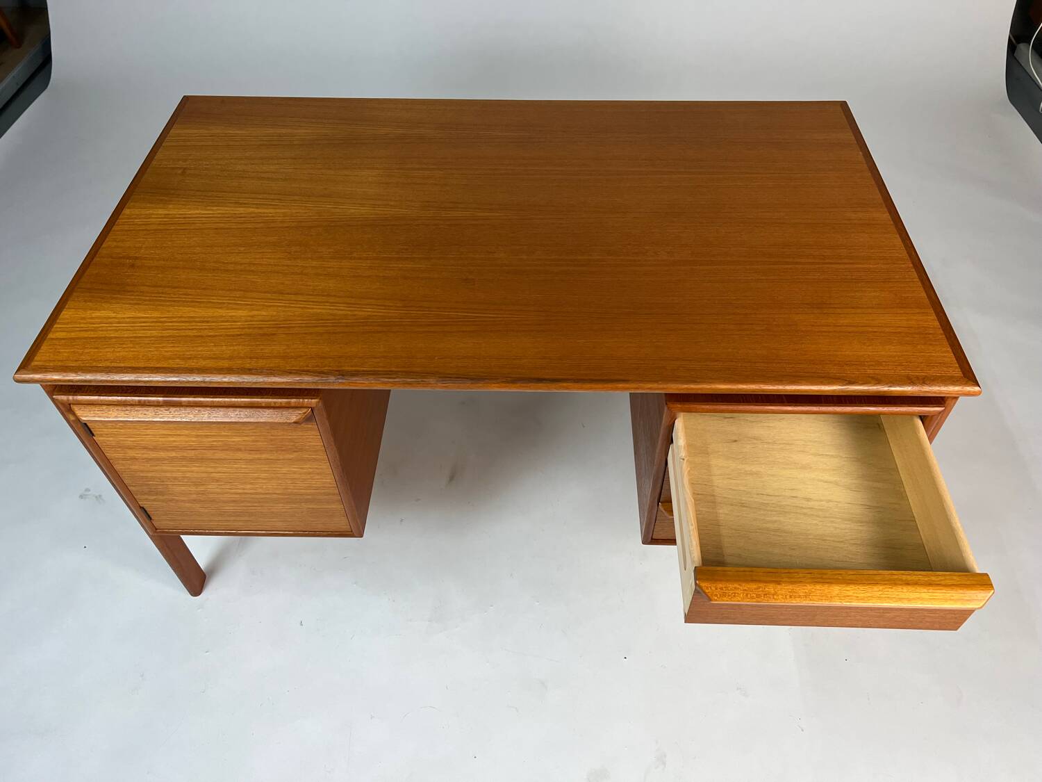 Danish Design Teak Desk by GV Møbler Vintage Mid-Century 60s 70s