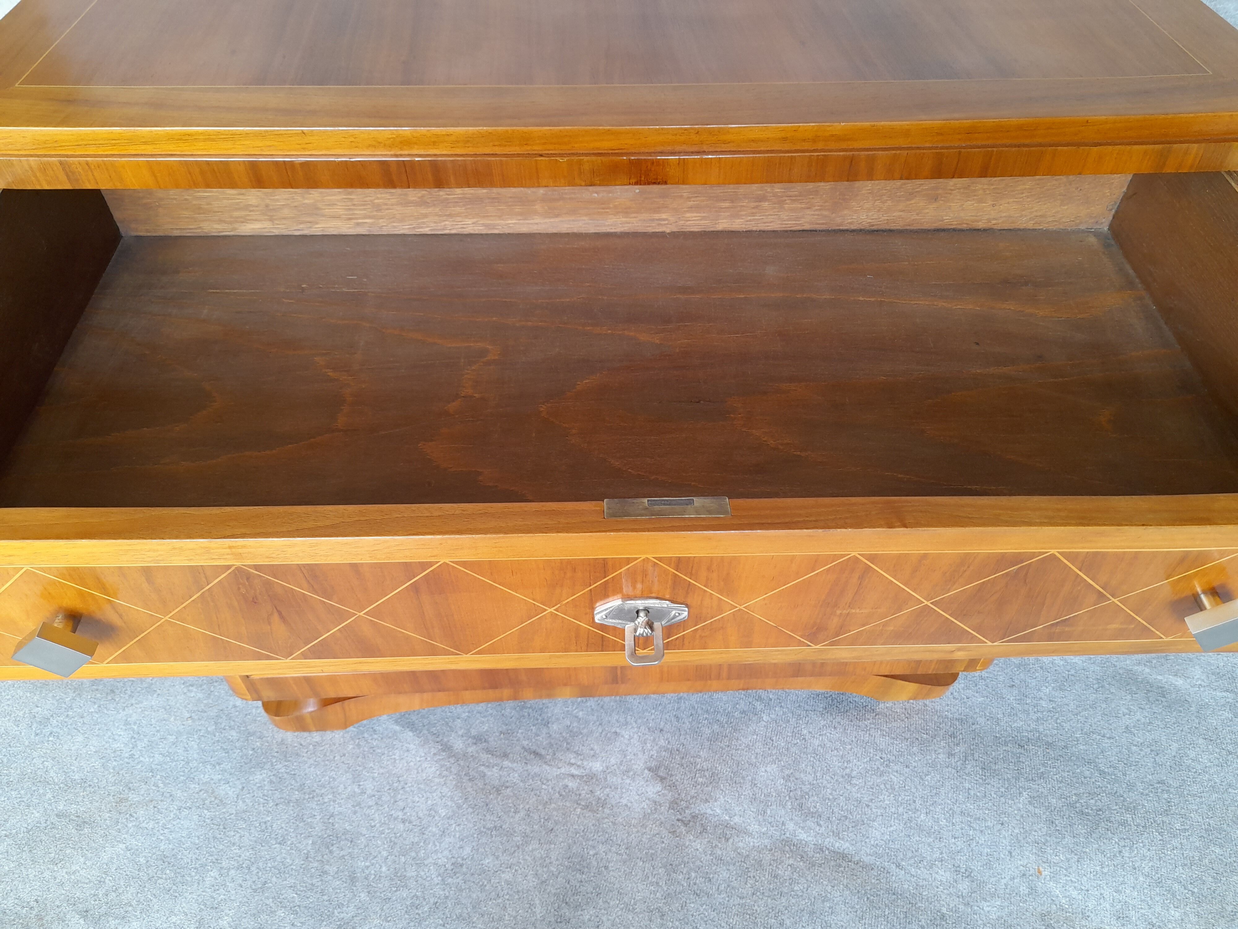 Art Deco chest of drawers (1930-1940) in walnut