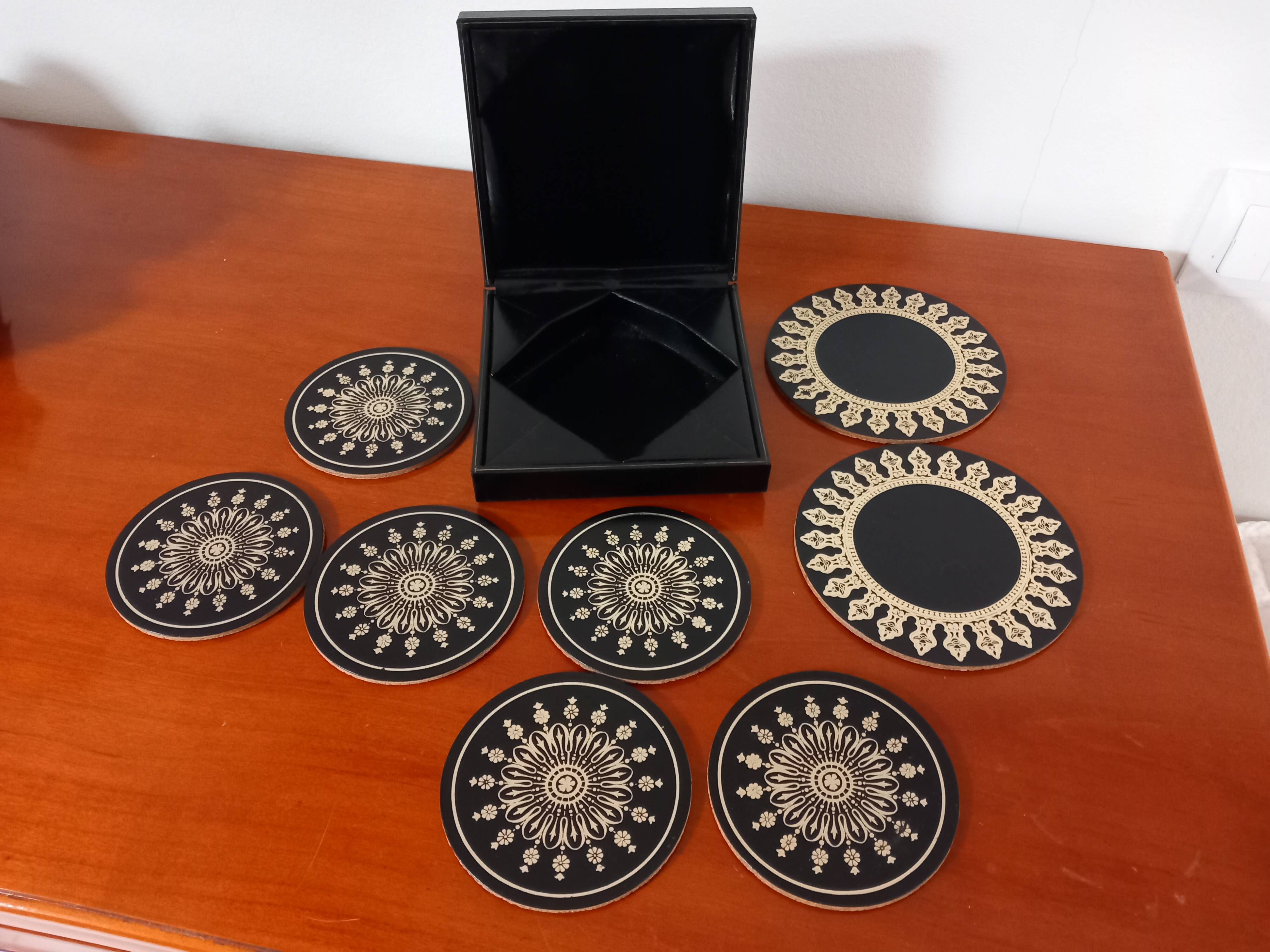 Napoleon set of 6 coasters and 2 bottle mats