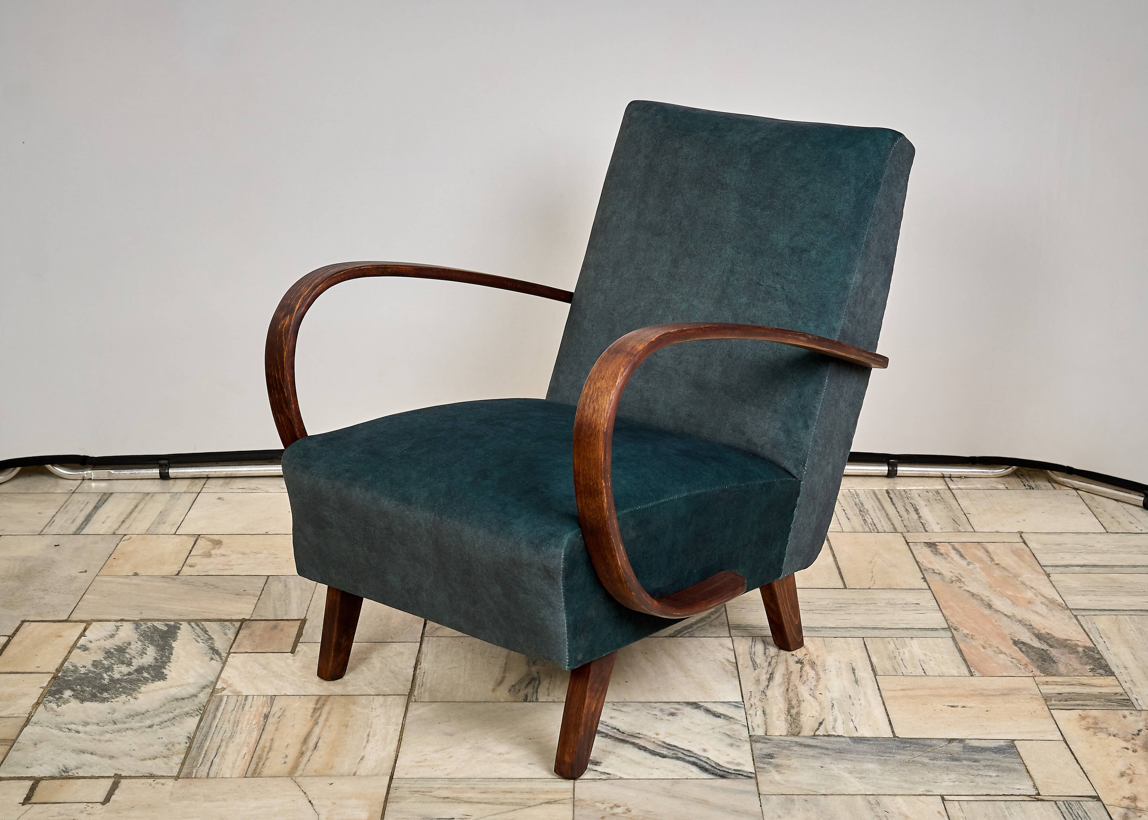 H 410 armchair designed by Jindrich Halabala, Czechoslovakia, 1940s