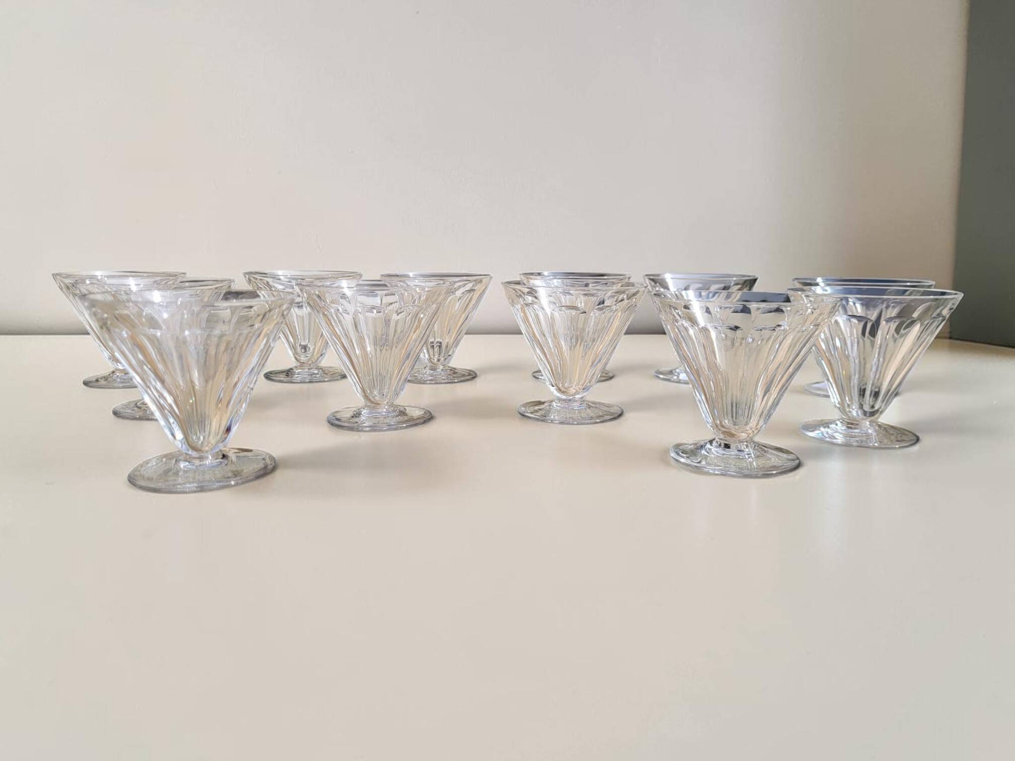 Baccarat - 12 verres à vin en cristal modèle REX vers 1920/30 Art déco