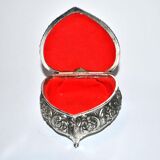 Vintage heart jewel box in silver metal and red felt box