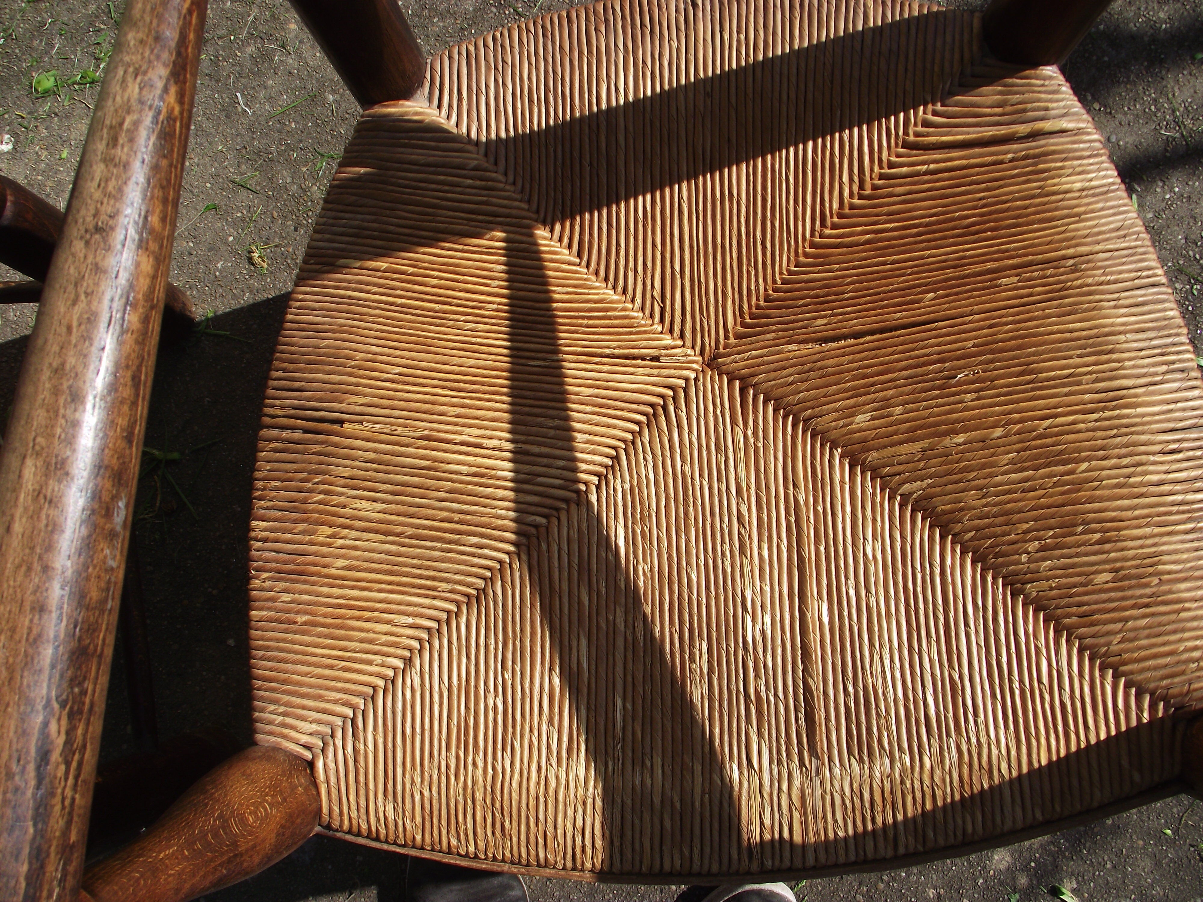 Paire de fauteuils paillées campagnards
