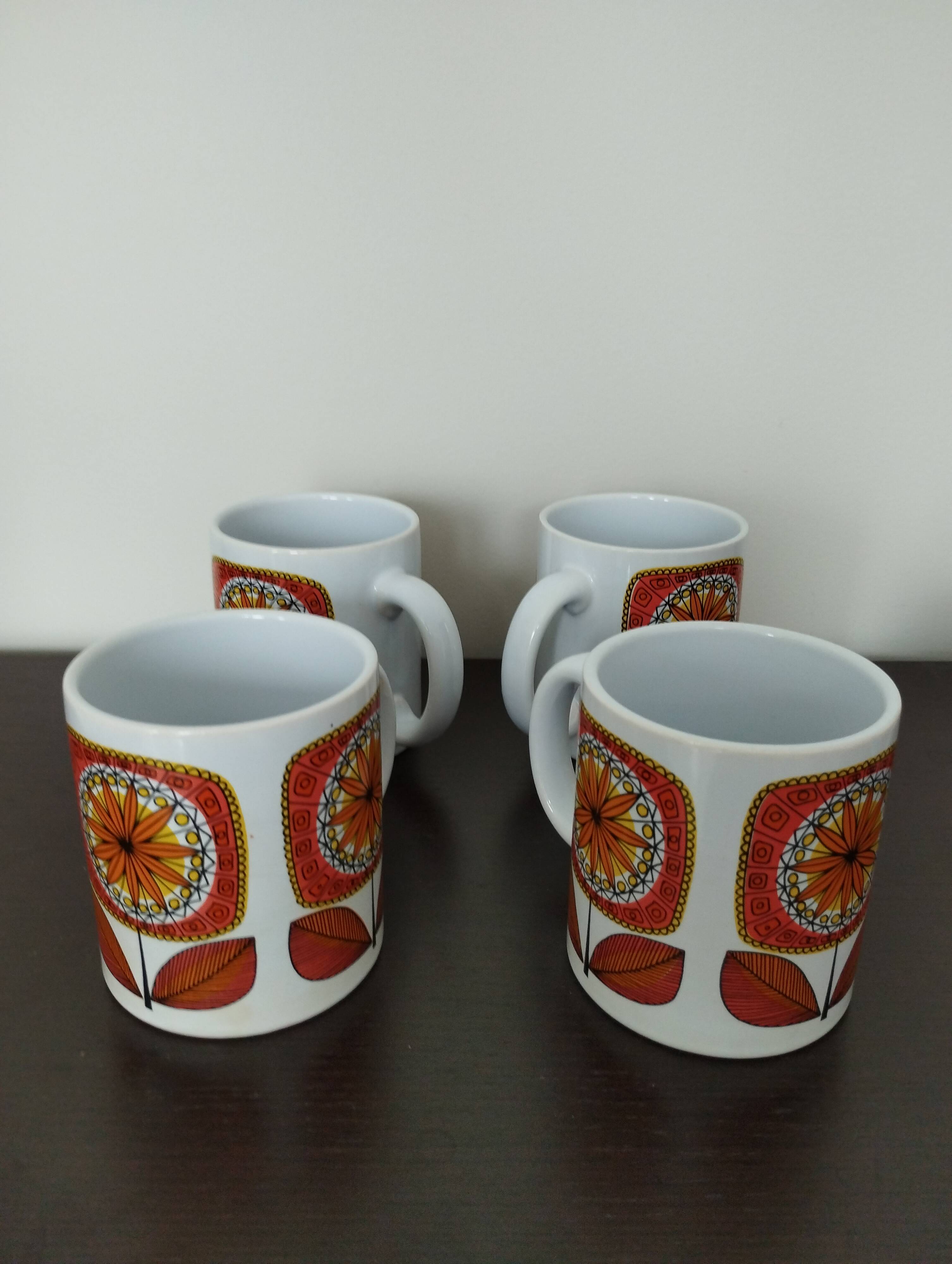 4 vintage mugs