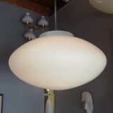 Lampe à suspension en verre opalin 1960