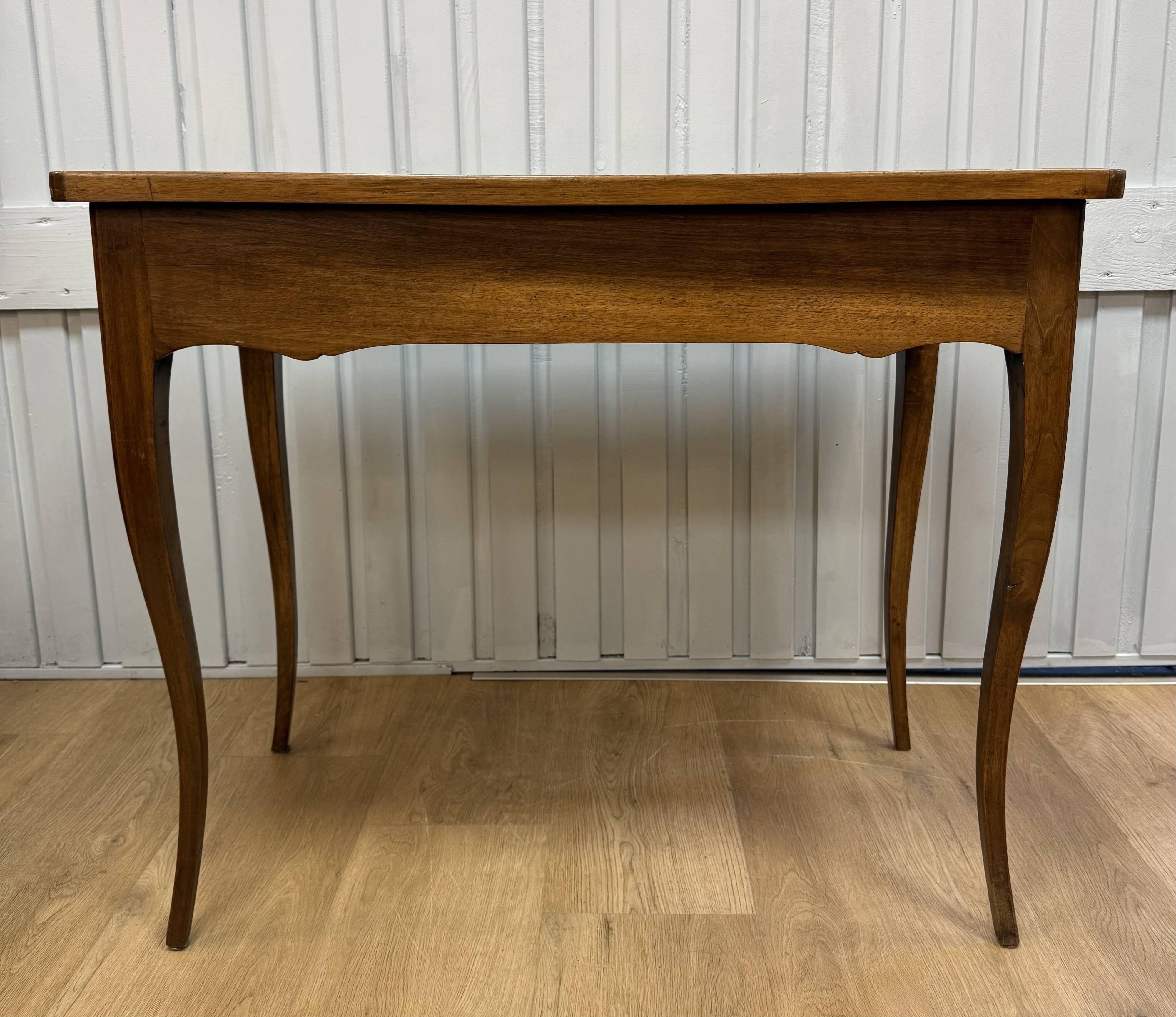 Walnut desk in Louis XV style