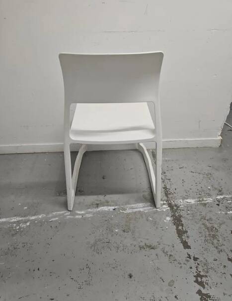 Vitra cafeteria chair - Stackable model, sled base