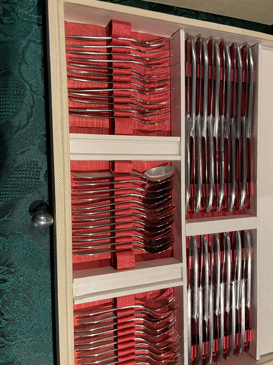 Vintage 138-piece cutlery set