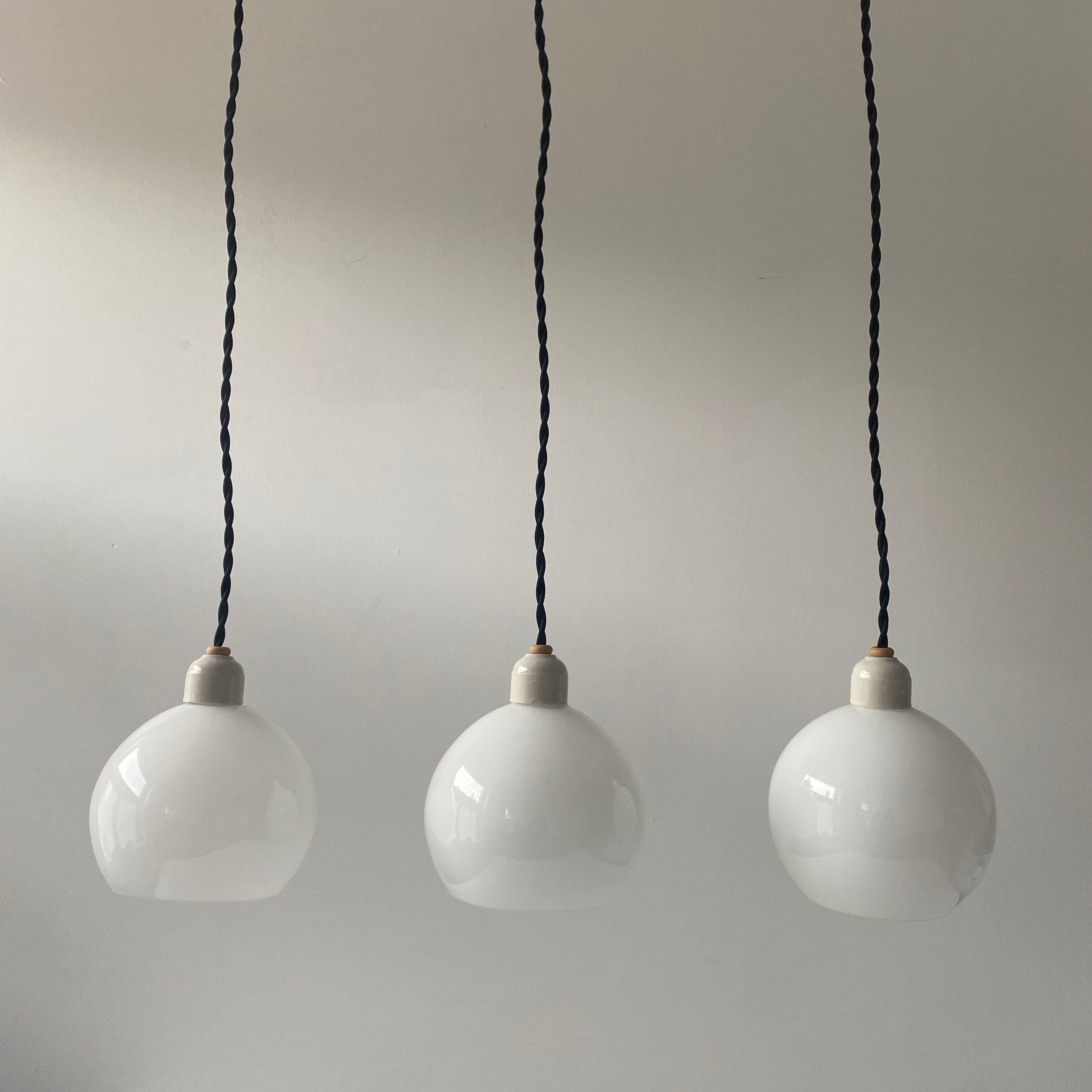 Lot 3 suspensions in vintage opaline 12 cm
