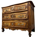 Curved Lyonnaise chest of drawers, Louis XV period, in solid walnut, circa 1750