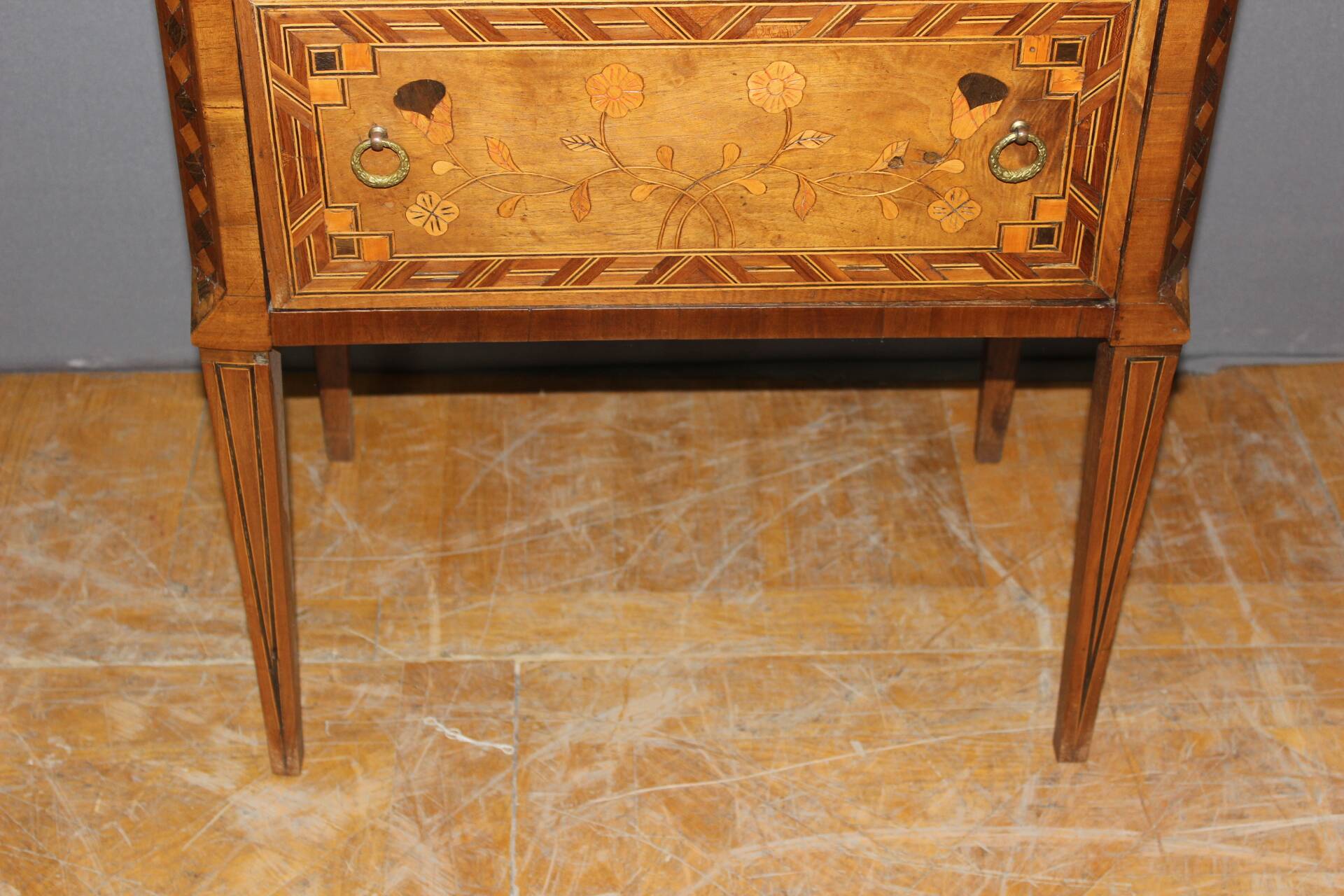 Commode italienne en Marqueterie début XIX