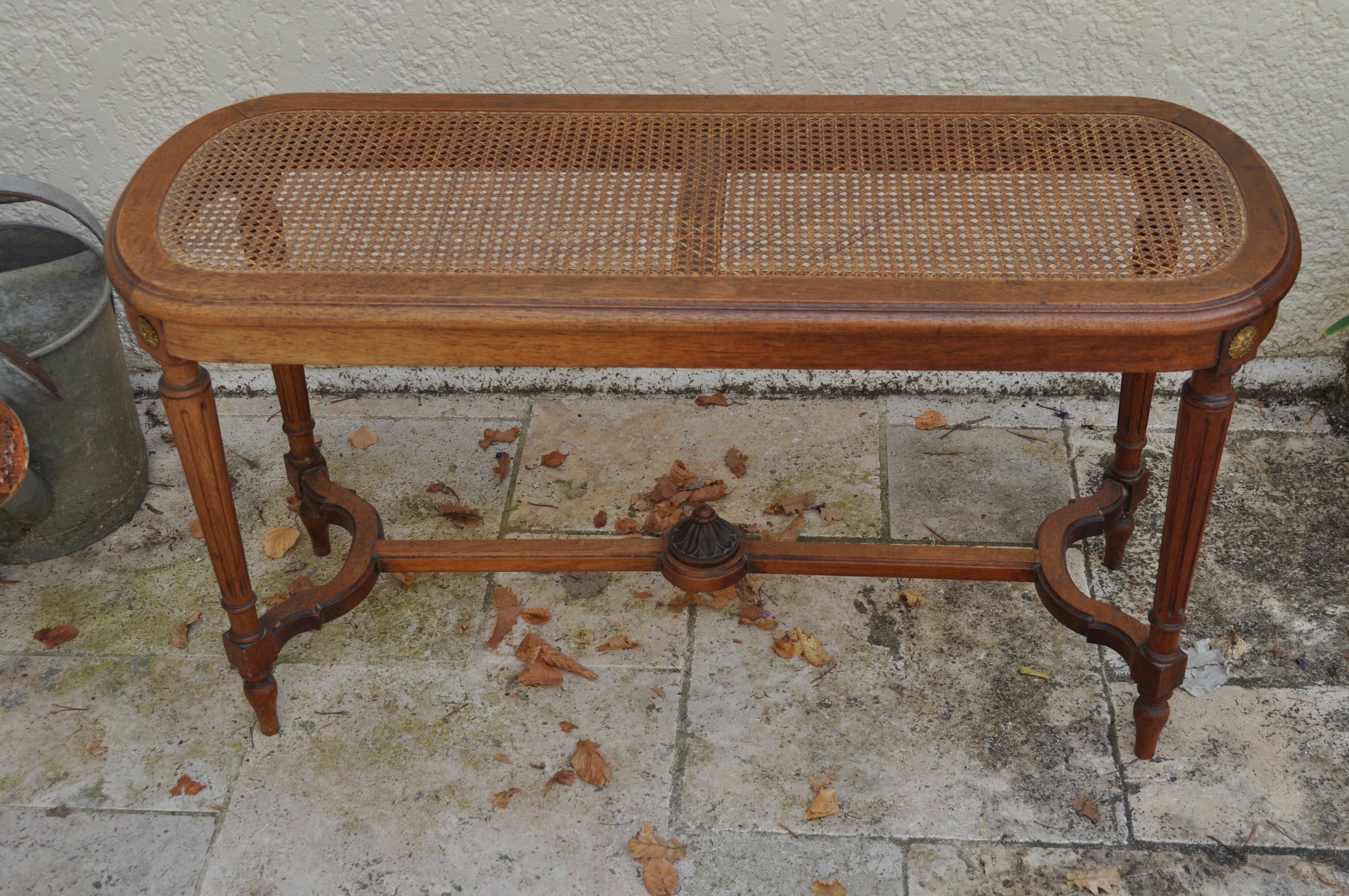 Canning piano bench