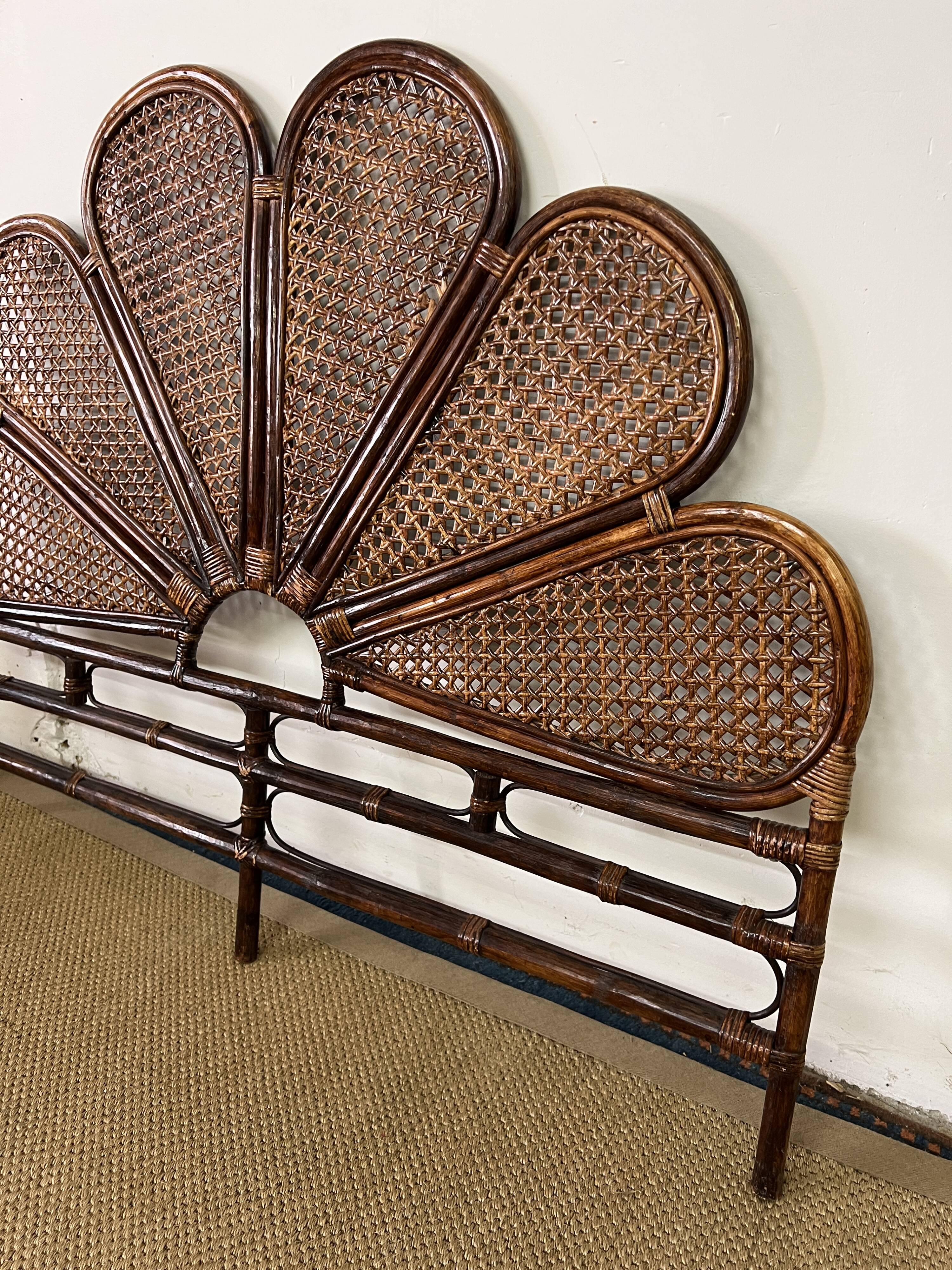 Rosette headboard in vintage rattan and canework