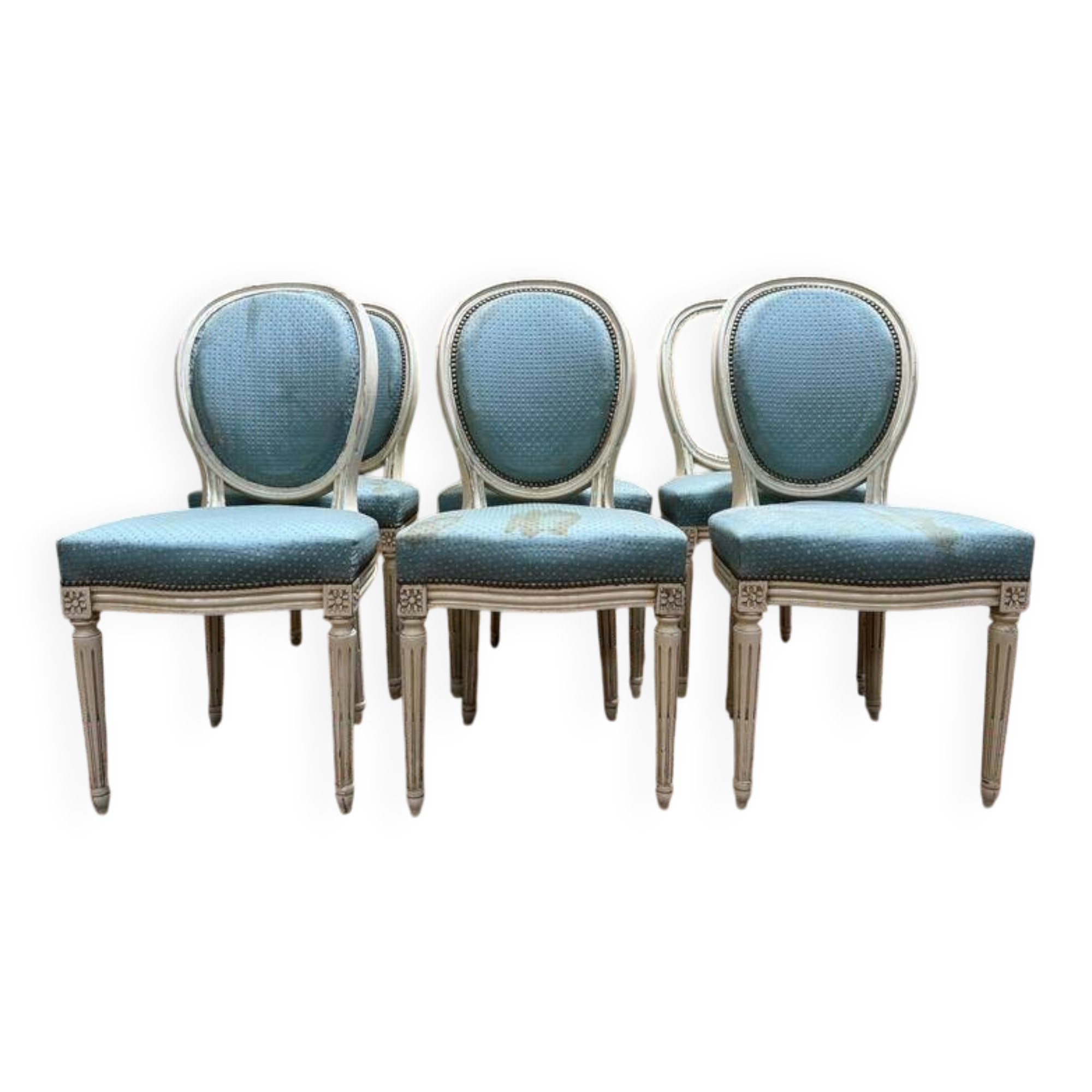 Suite de 6 chaises médaillons de style Louis XVI rechampi