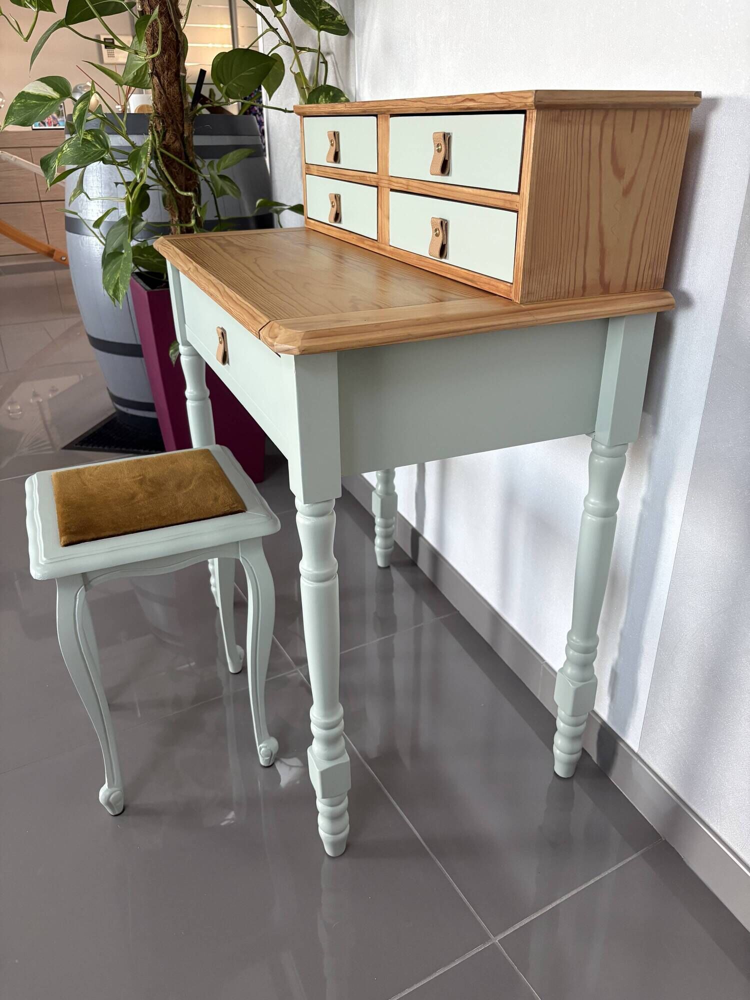Coiffeuse / Bureau rénové et Tabouret velours, Touche Naturelle Moderne