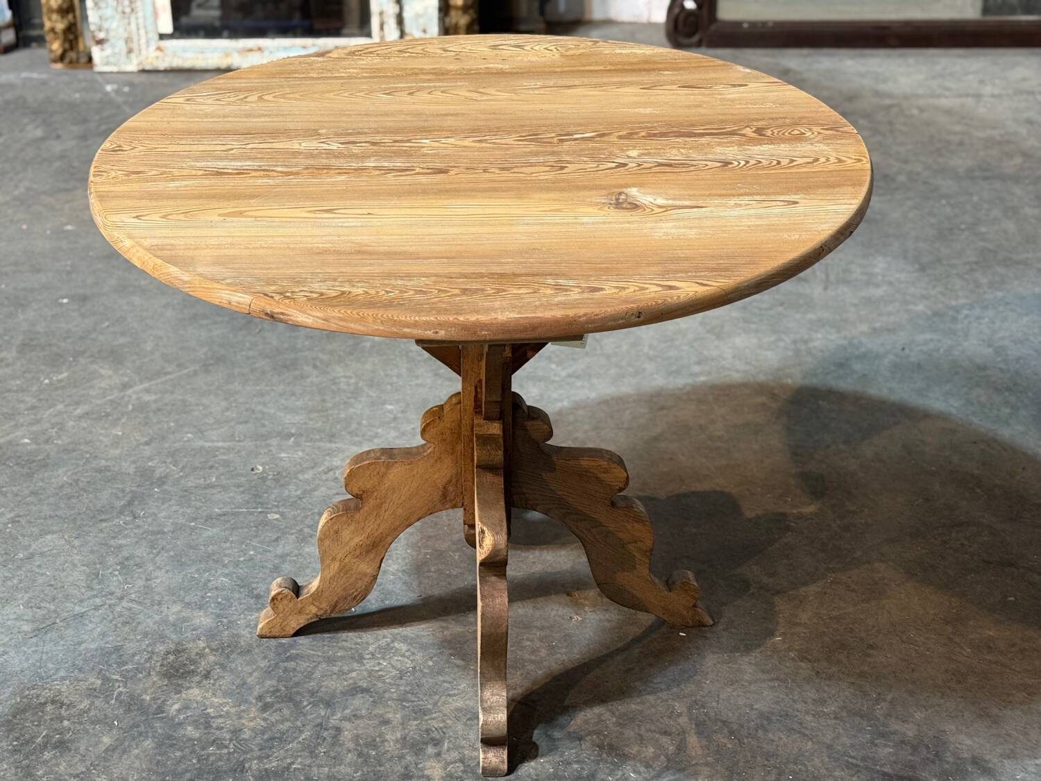 Round table in pitch pine and oak
