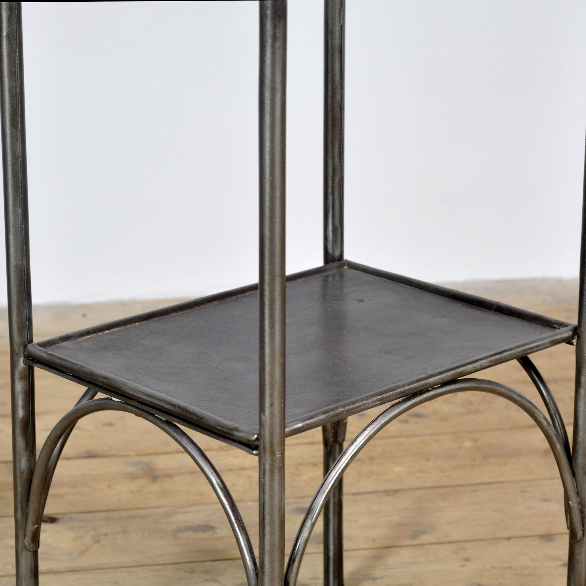 Table de chevet en fer, années 1910