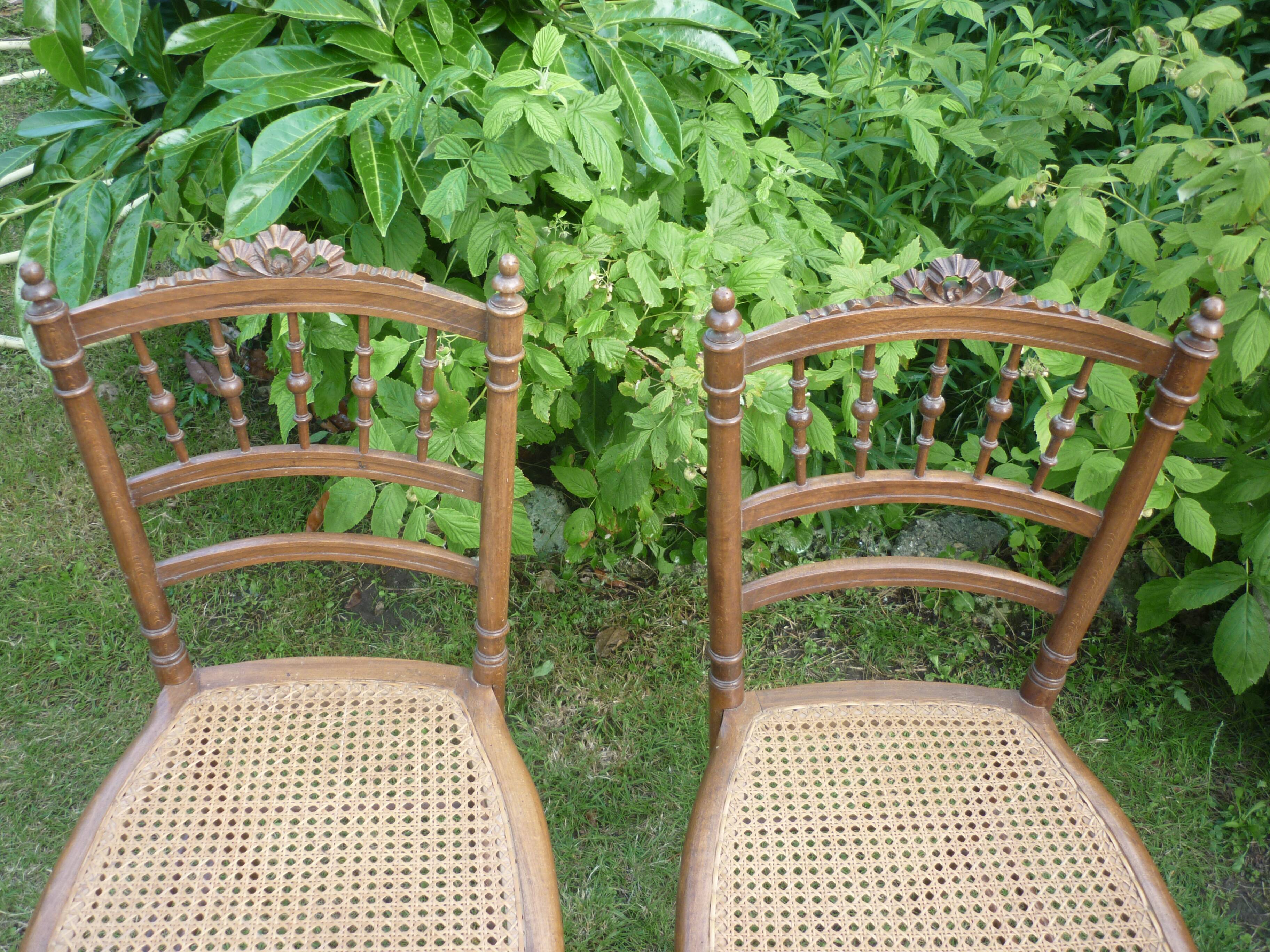 2 chairs wood and canage style Louis XVI
