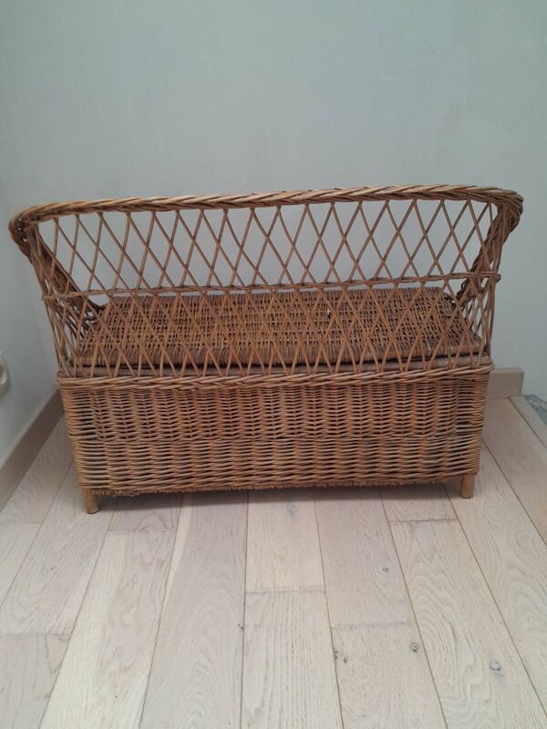Banquette de rangement pour enfant en rotin