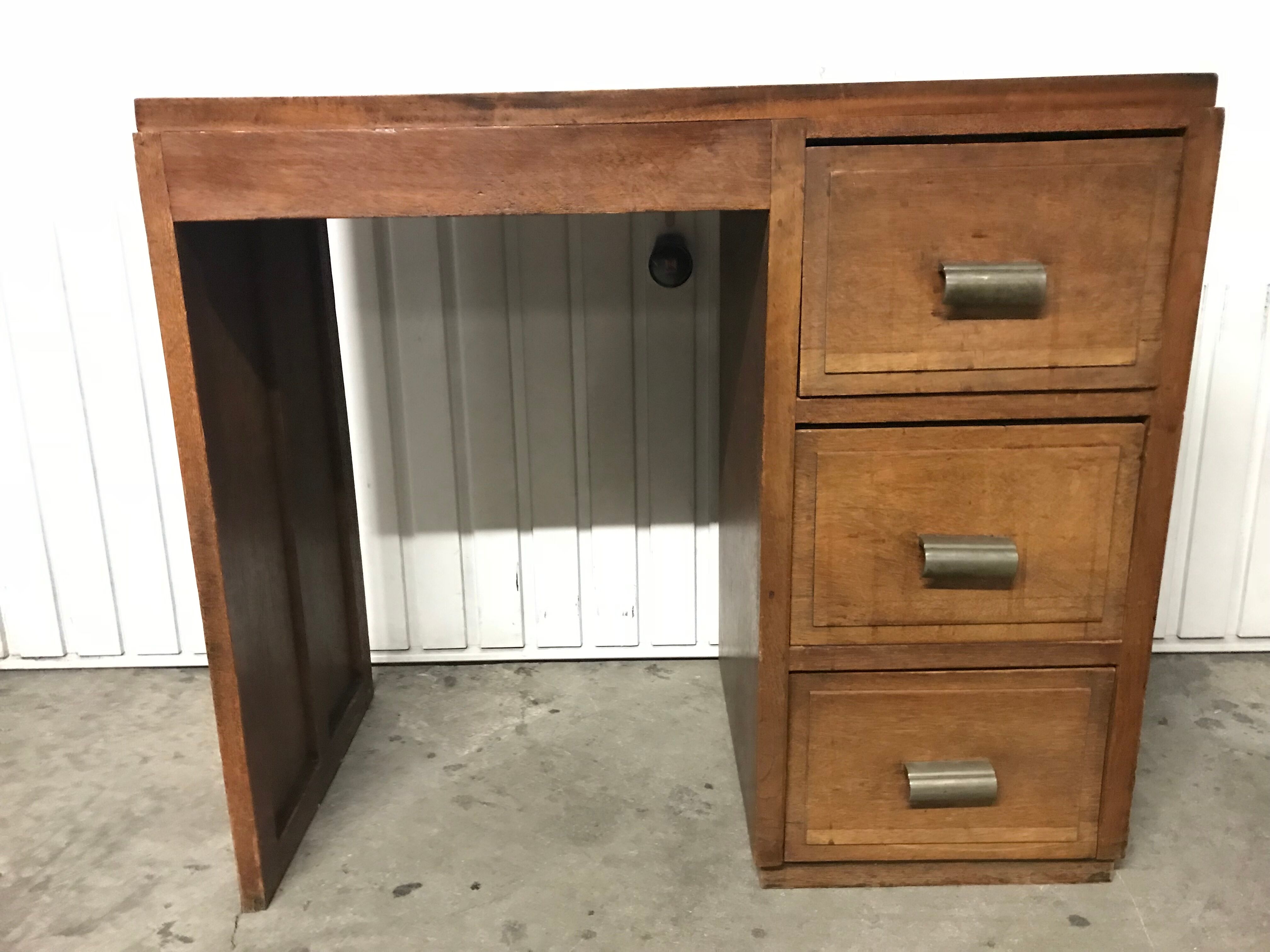 Administrative desk of the 1950s