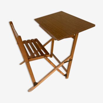 Folding child desk