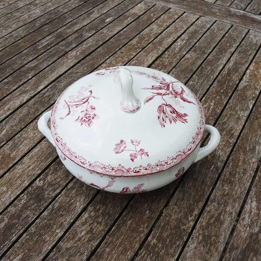 Old ceramic soup tureen from Sarreguemines – Fontanges