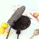 Heavy Antique Waffle Pan. Cast Iron Waffle Maker.
