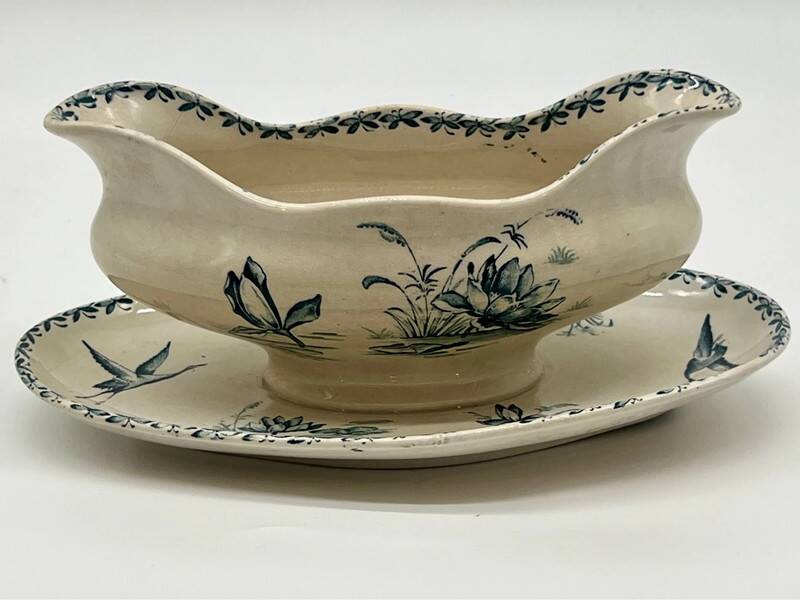 Saucière terre de fer, motifs nénuphars