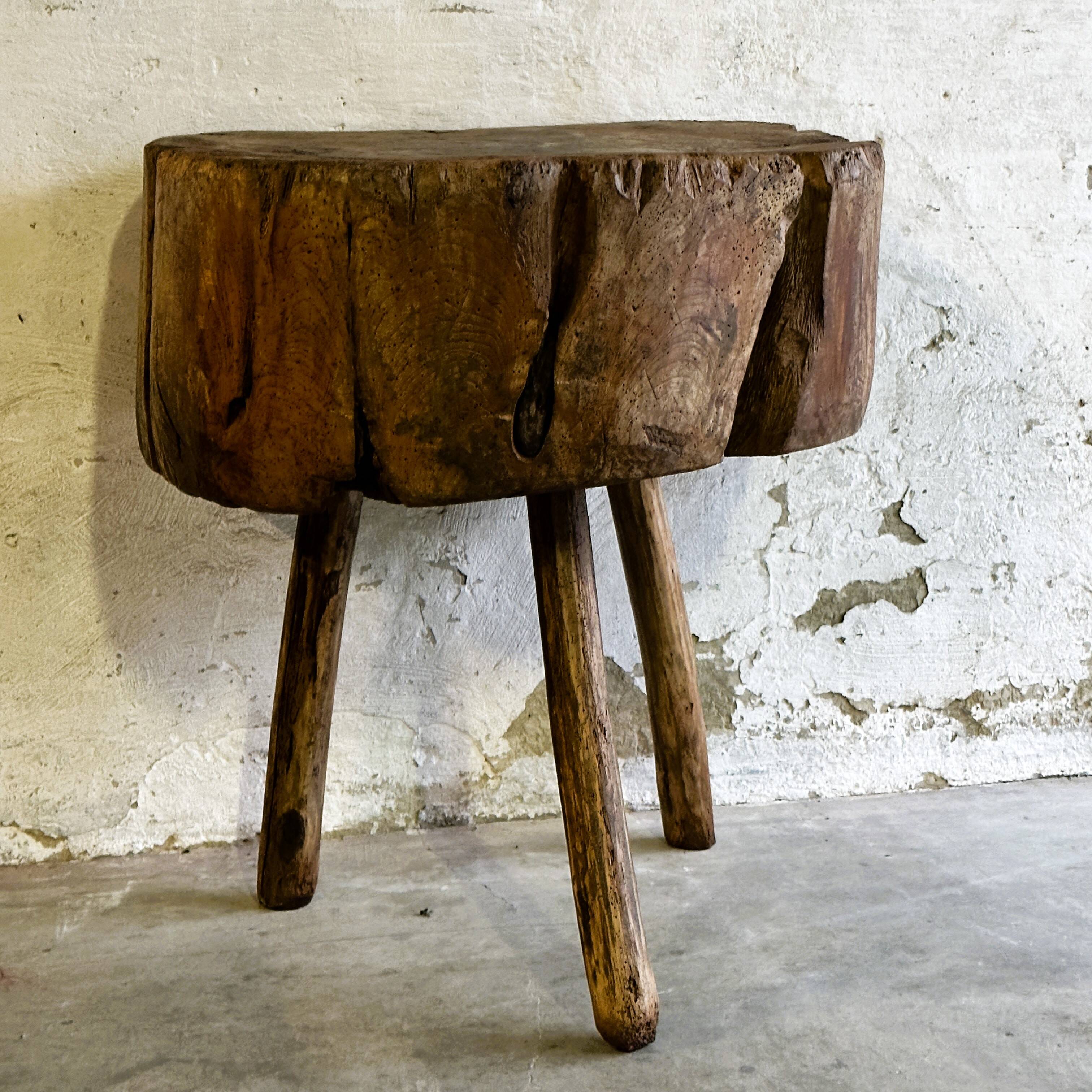 Table d'appoint Art populaire en orme, France XIXe siècle