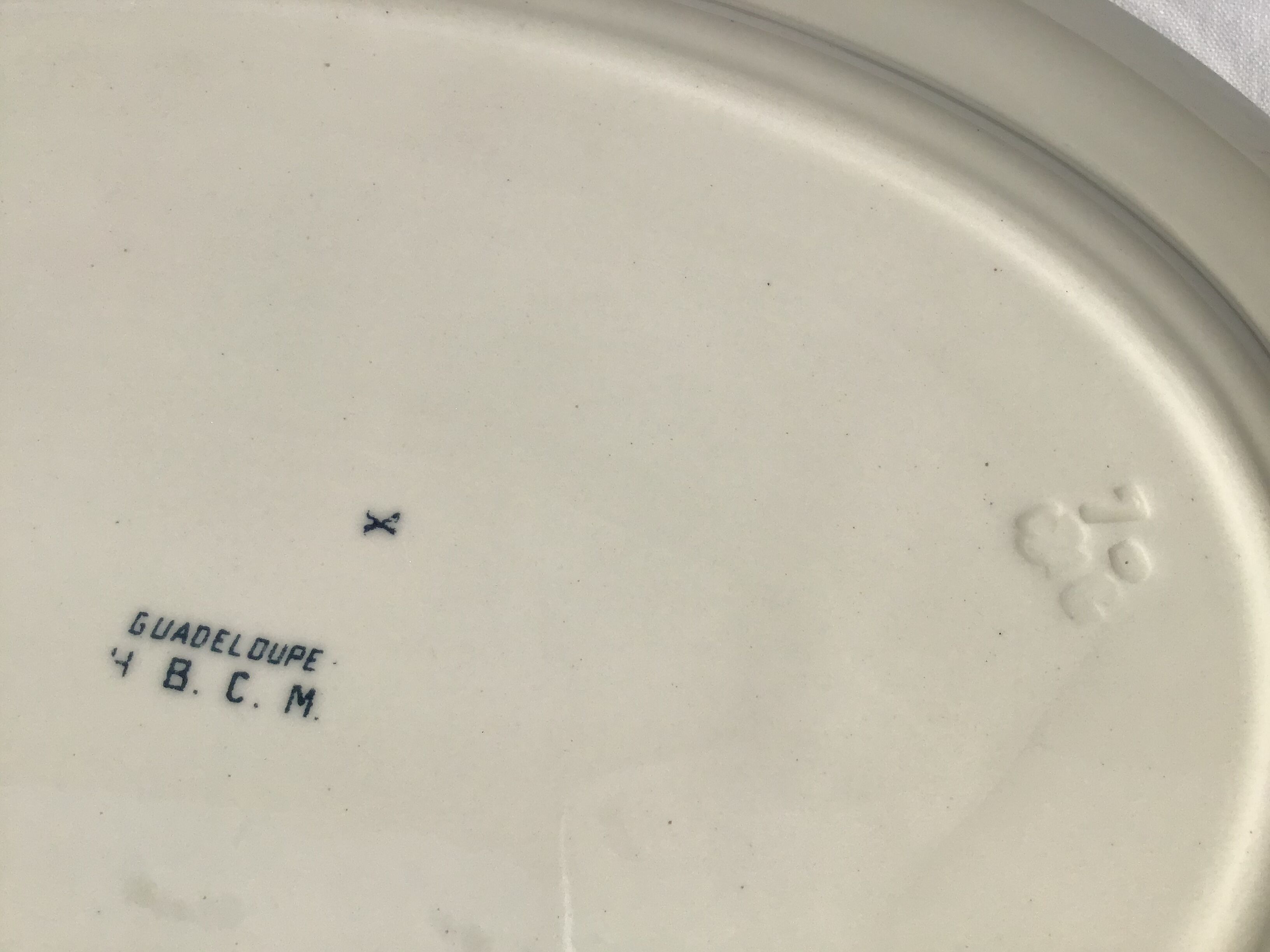 Flat dish grey blue HBCM Guadeloupe