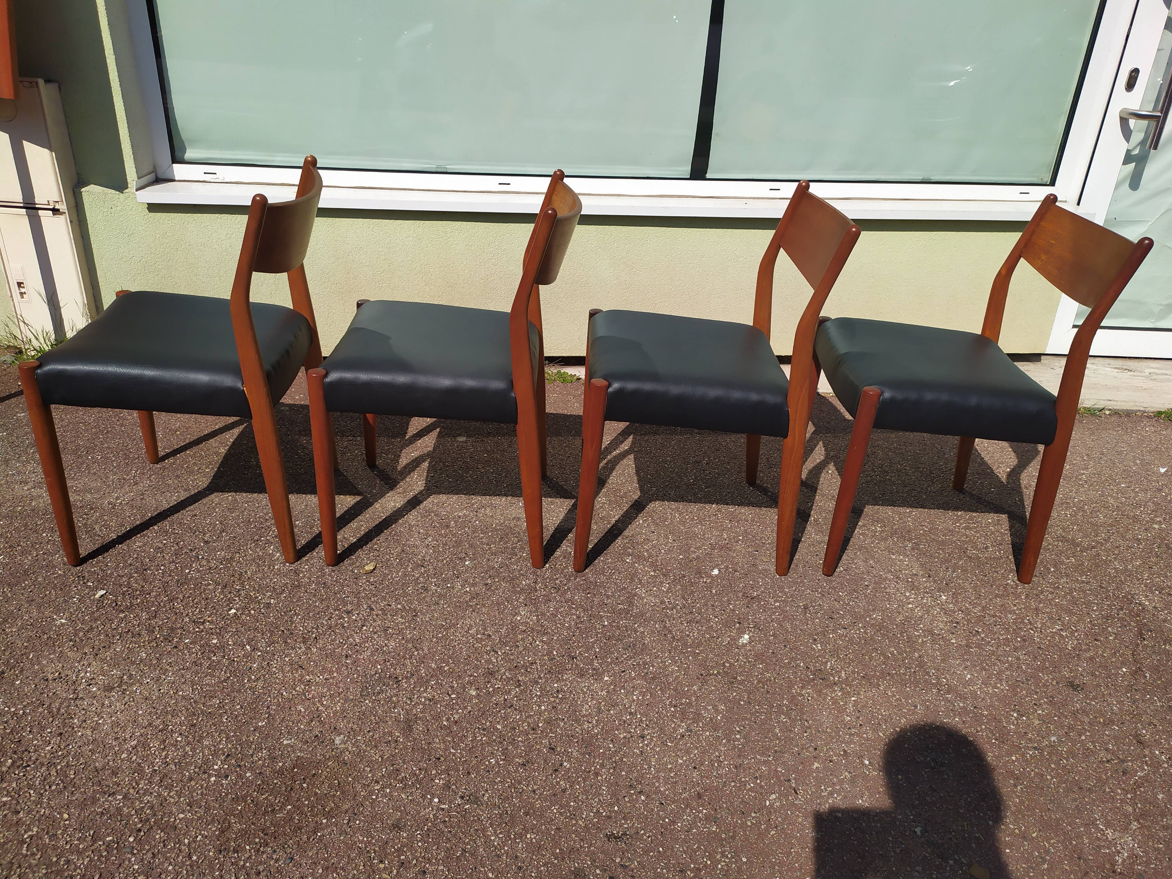 Set of 4 Scandinavian teak chairs in black leather