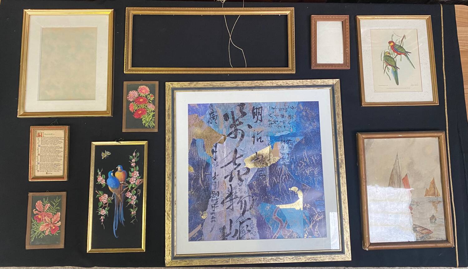 Set of 10 gilded wood or vintage resin frames