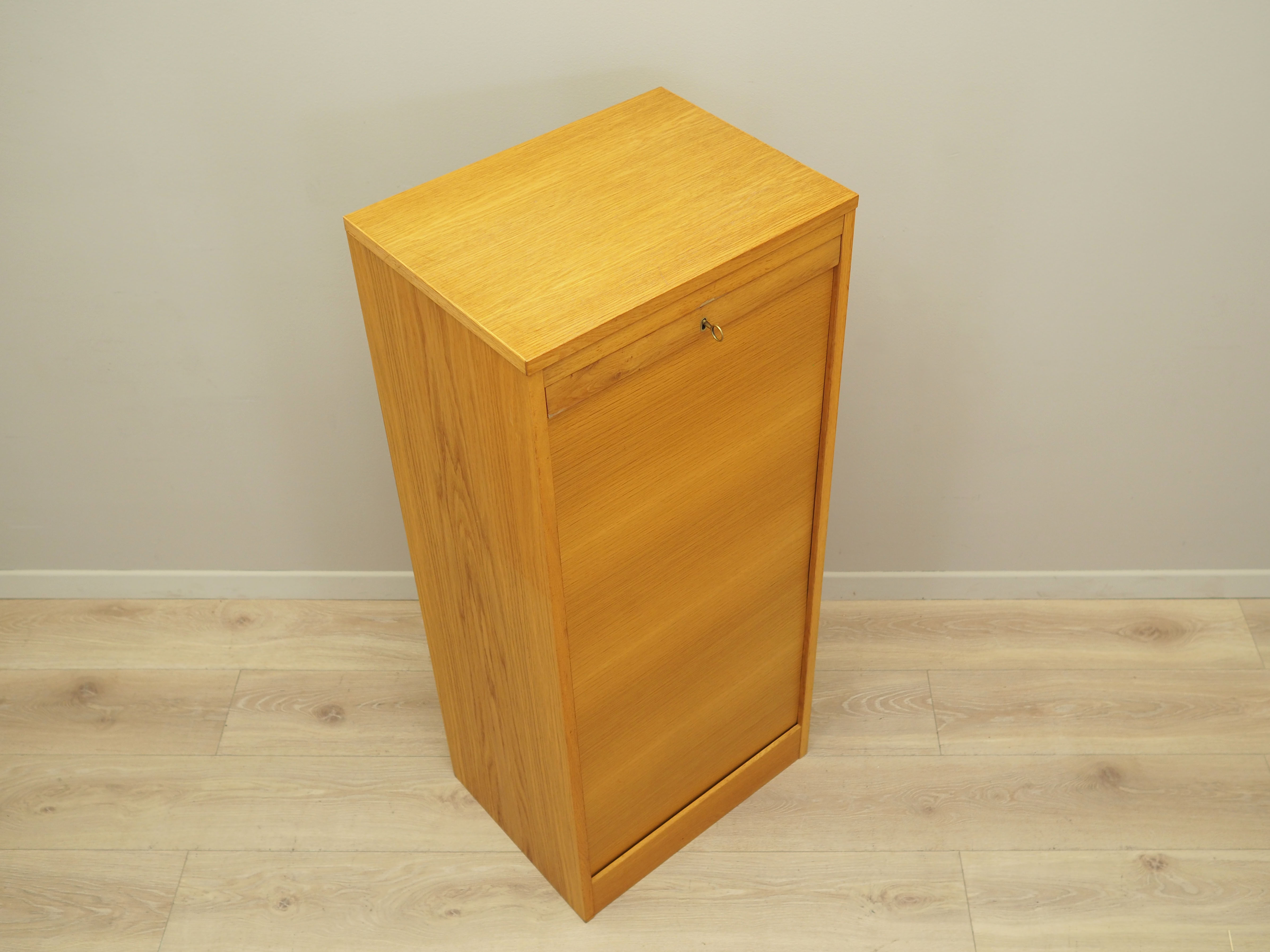 Classeur en frêne, design danois, années 1960, production: Danemark