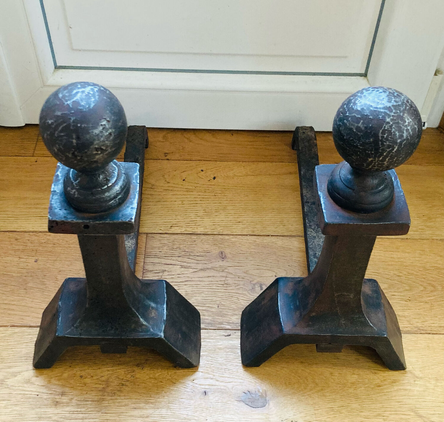 Pair of massive antique-style fire dogs in solid iron from the 20th century.