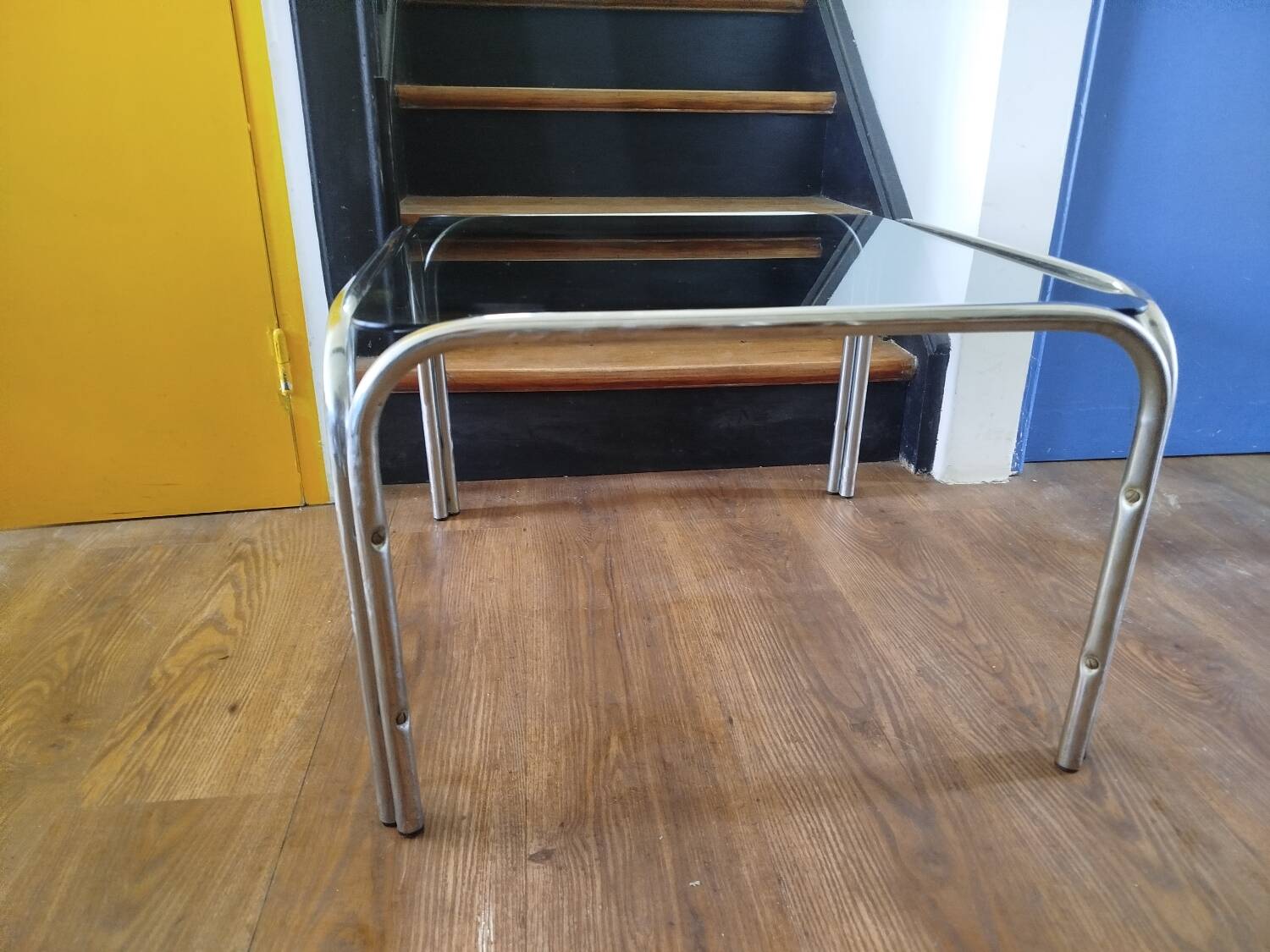 Italian design coffee table with chrome metal and smoked glass from the 1970s.