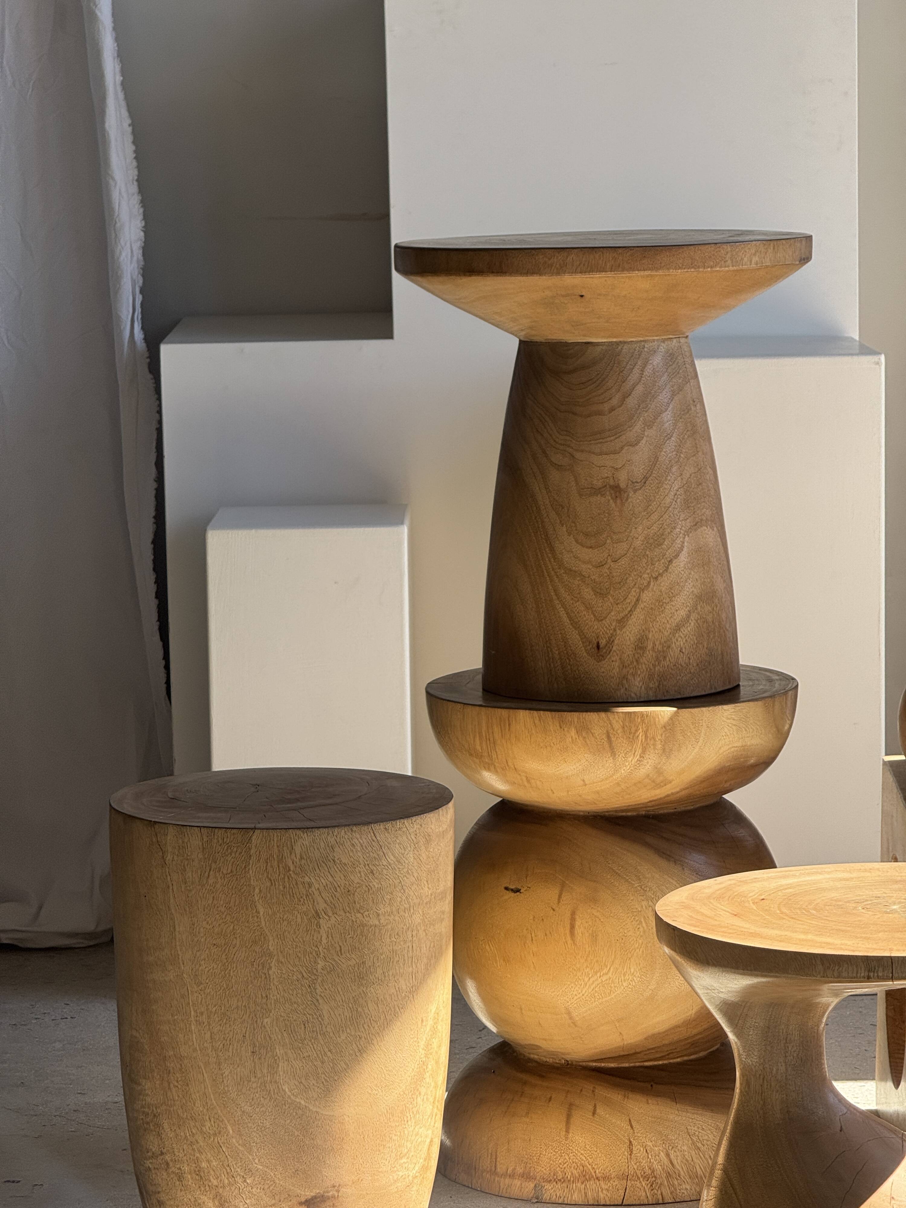 Stool, side table, end table in solid suar wood, spheres H50 D39.