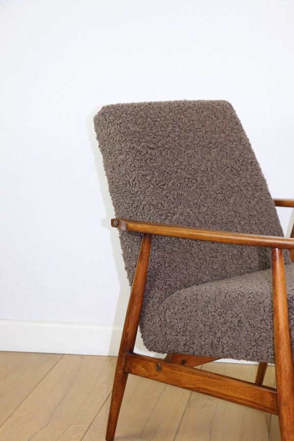 Fauteuil 'Lis', design en bouclé marron chocolat des années 1970 par Henryk Lis - 2 pièces disponibles