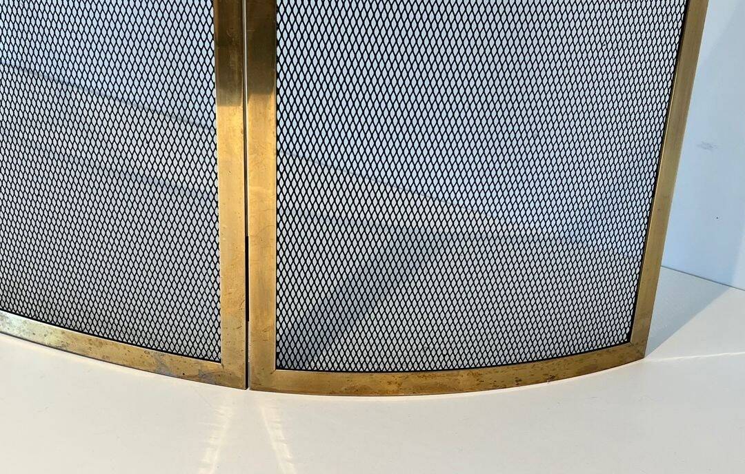 Curved Black Steel Mesh Fire Screen Design with Brass Frame