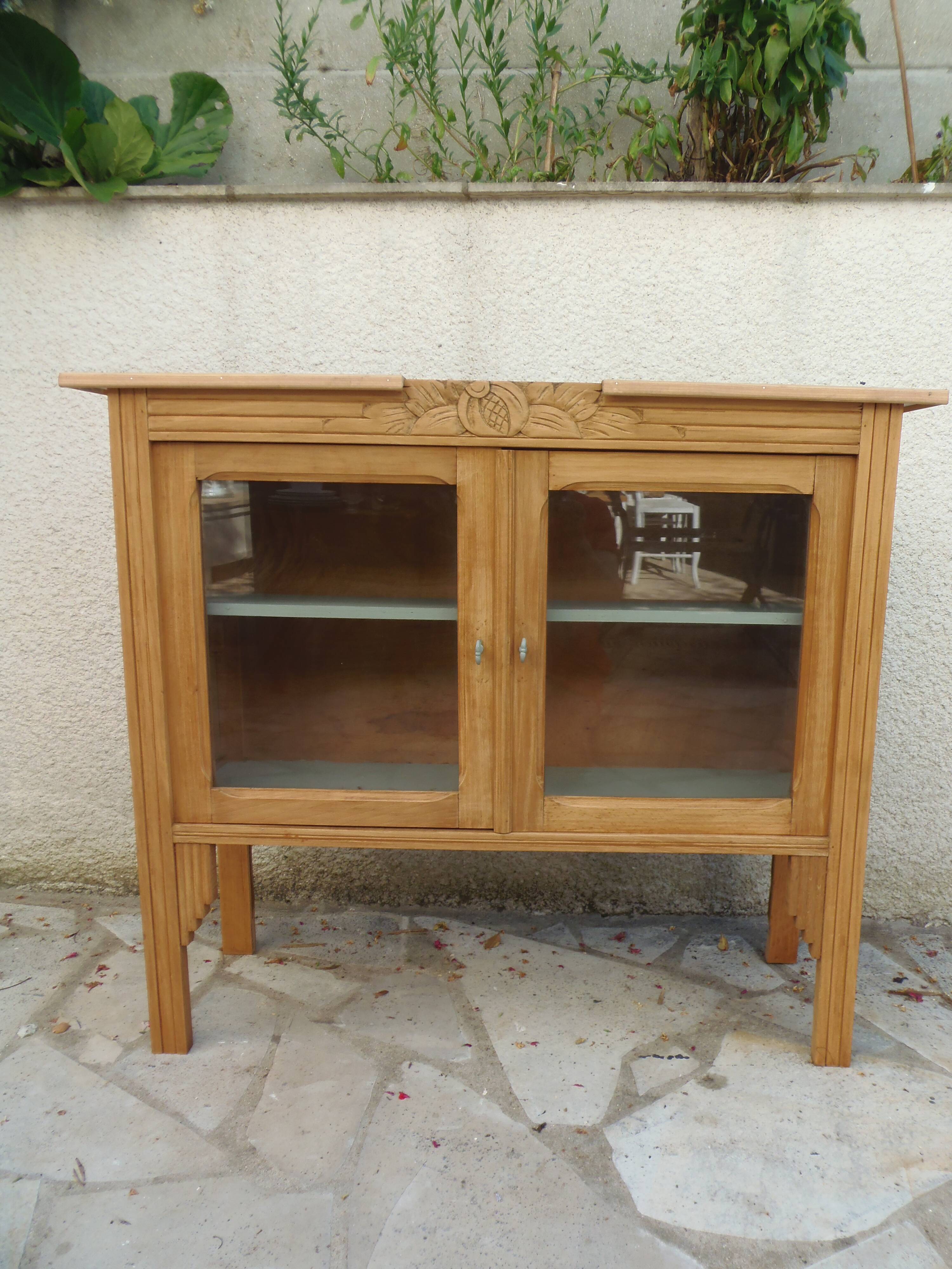 Art Deco sideboard in wood, with 2 glass doors.