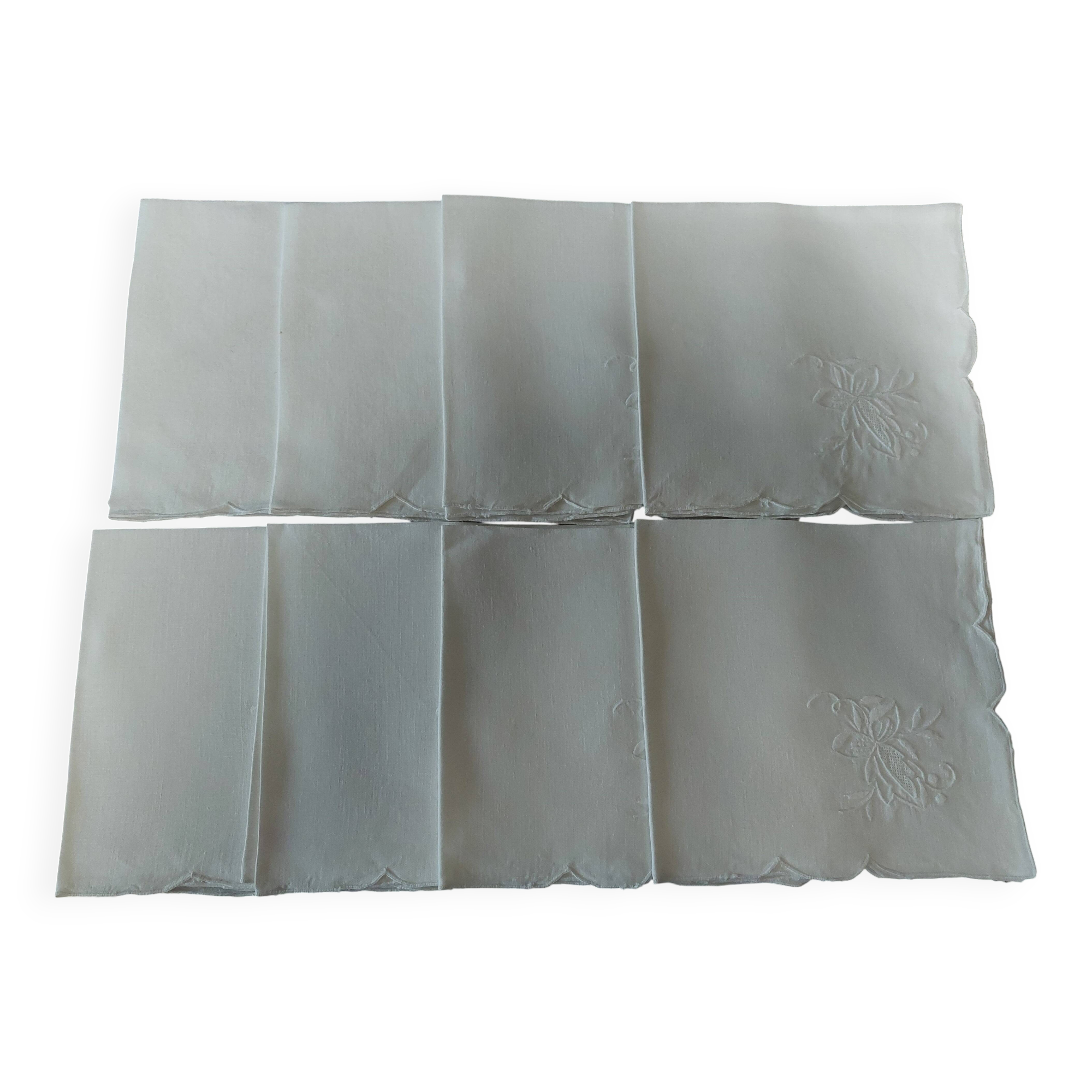 Série de huit serviettes de tables lin brodé 39 X 41 cm