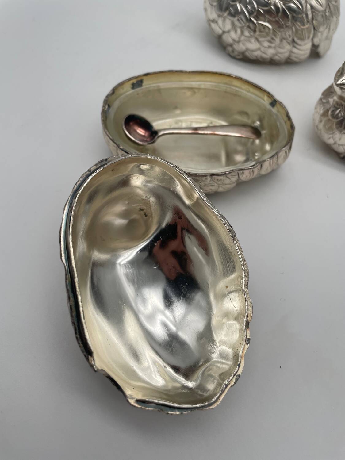 Salt shaker pepper and mustard bird in silver metal Gucci style