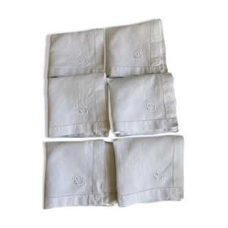 Lot of embroidered linen towels