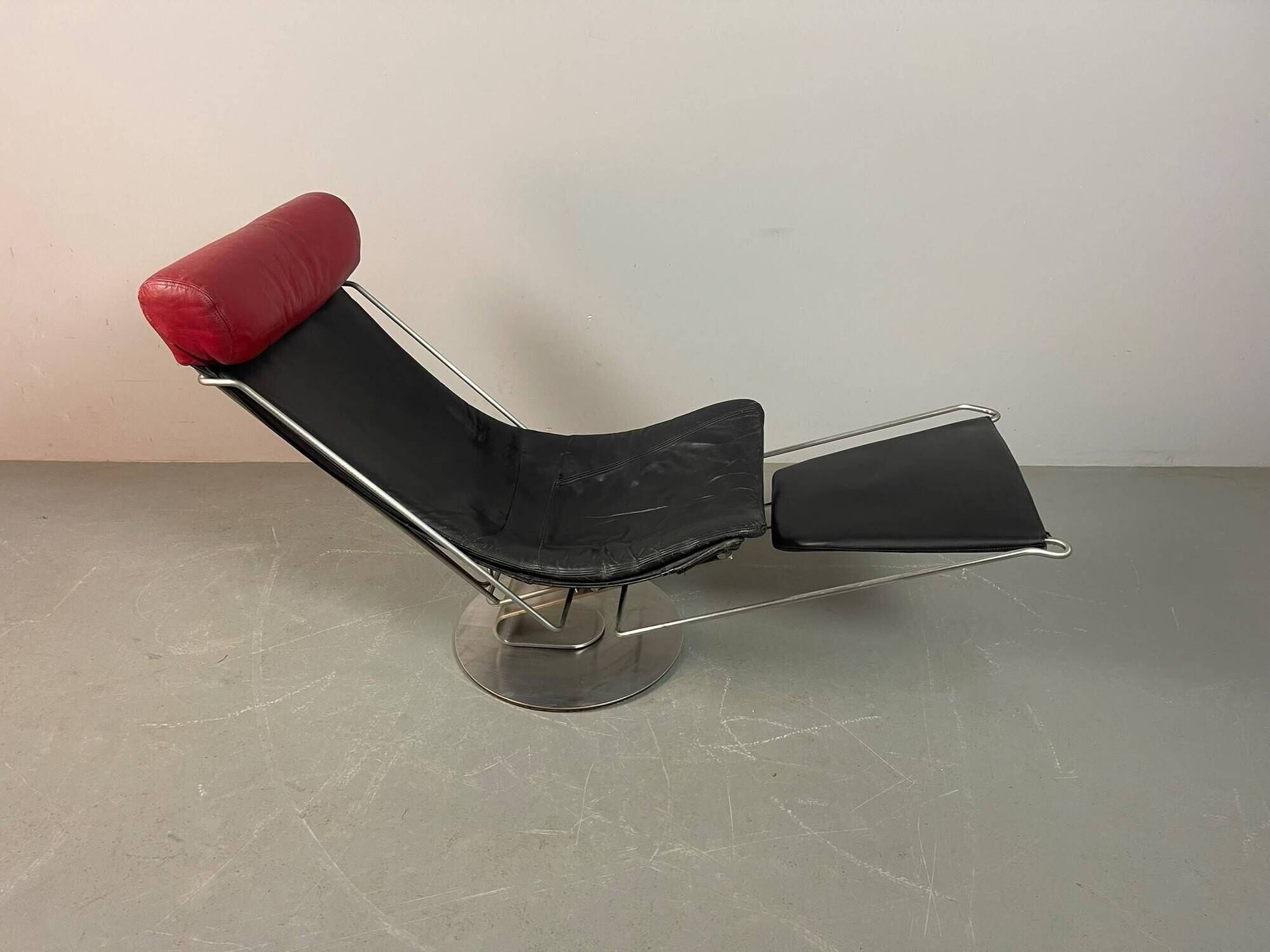 Mid-Century Danish Design ‘Interdane’ Lounge Chair in Black & Red