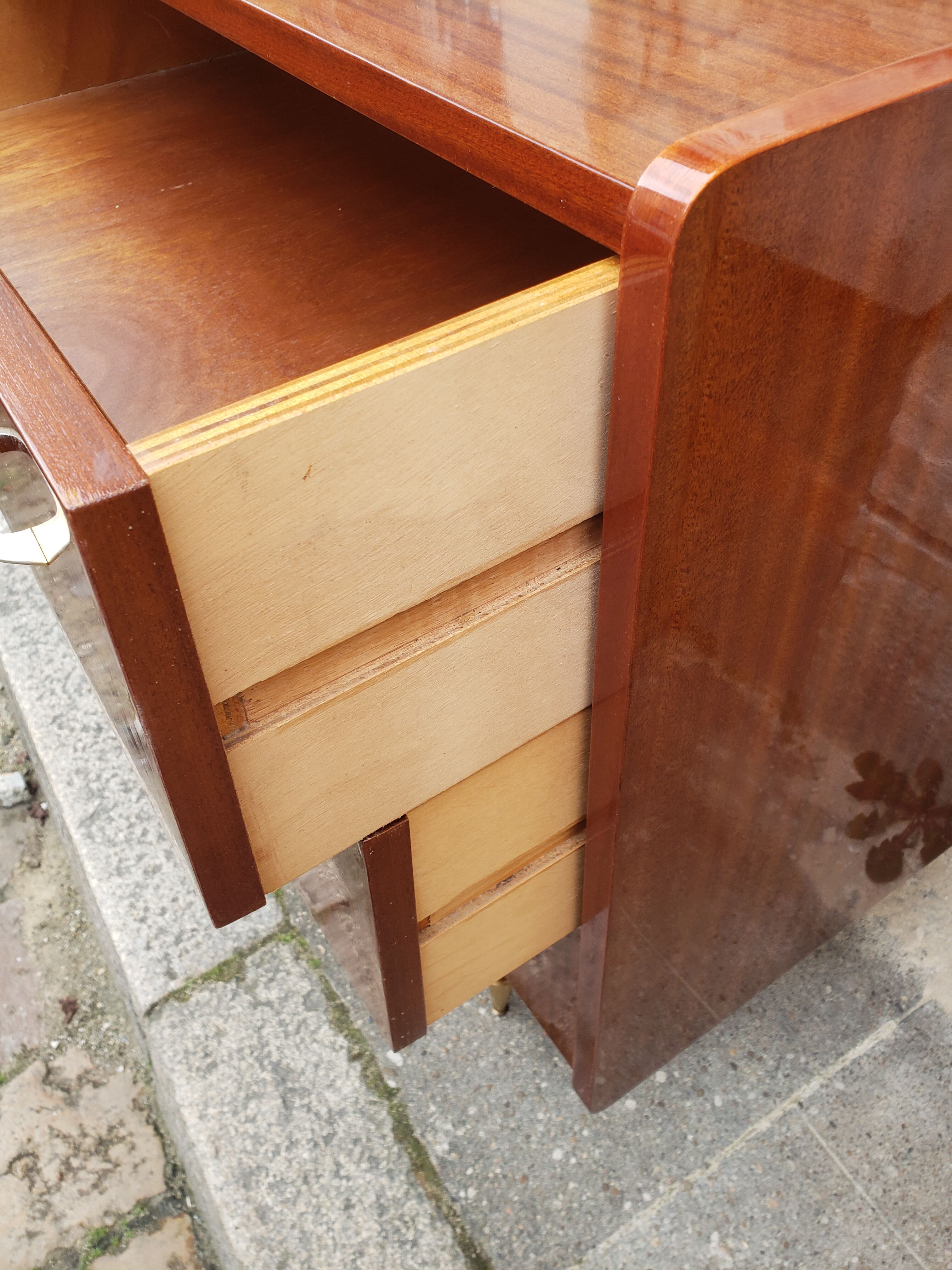 Commodity vintage right foot