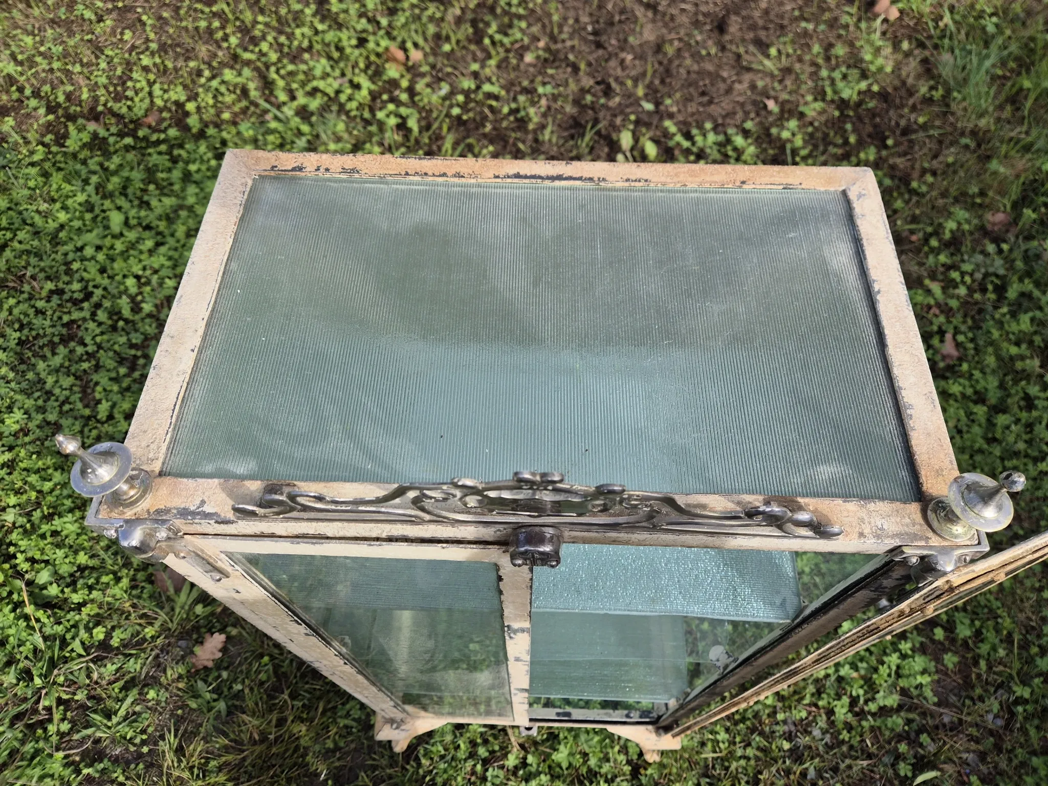Ancienne vitrine de chirurgien
