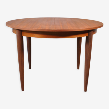 Extendable dining table in 1970 teak.