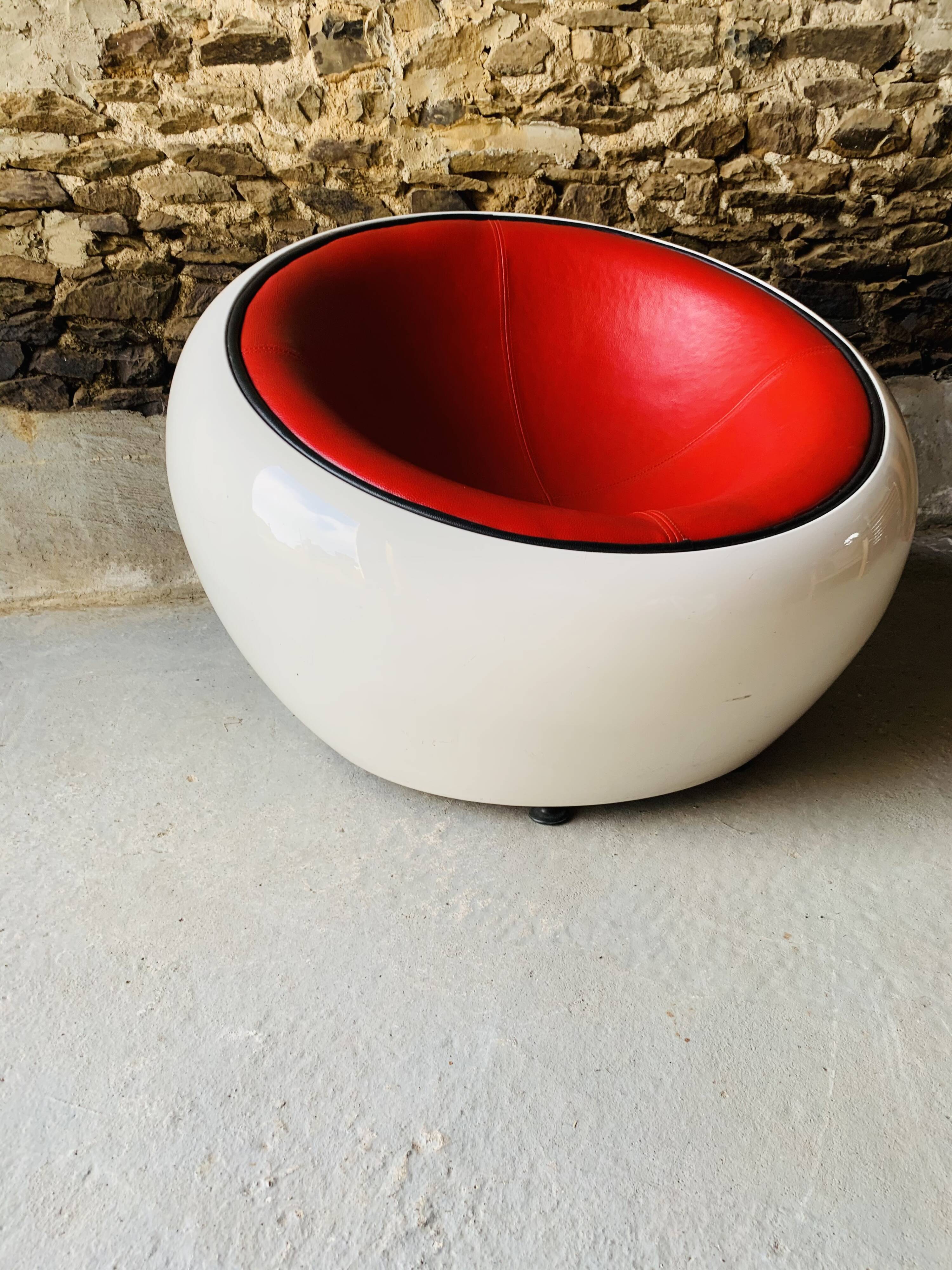 Armchair eye pod ball