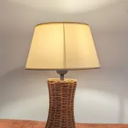Vintage table lamp in woven rattan, honey colour & beige lampshade –