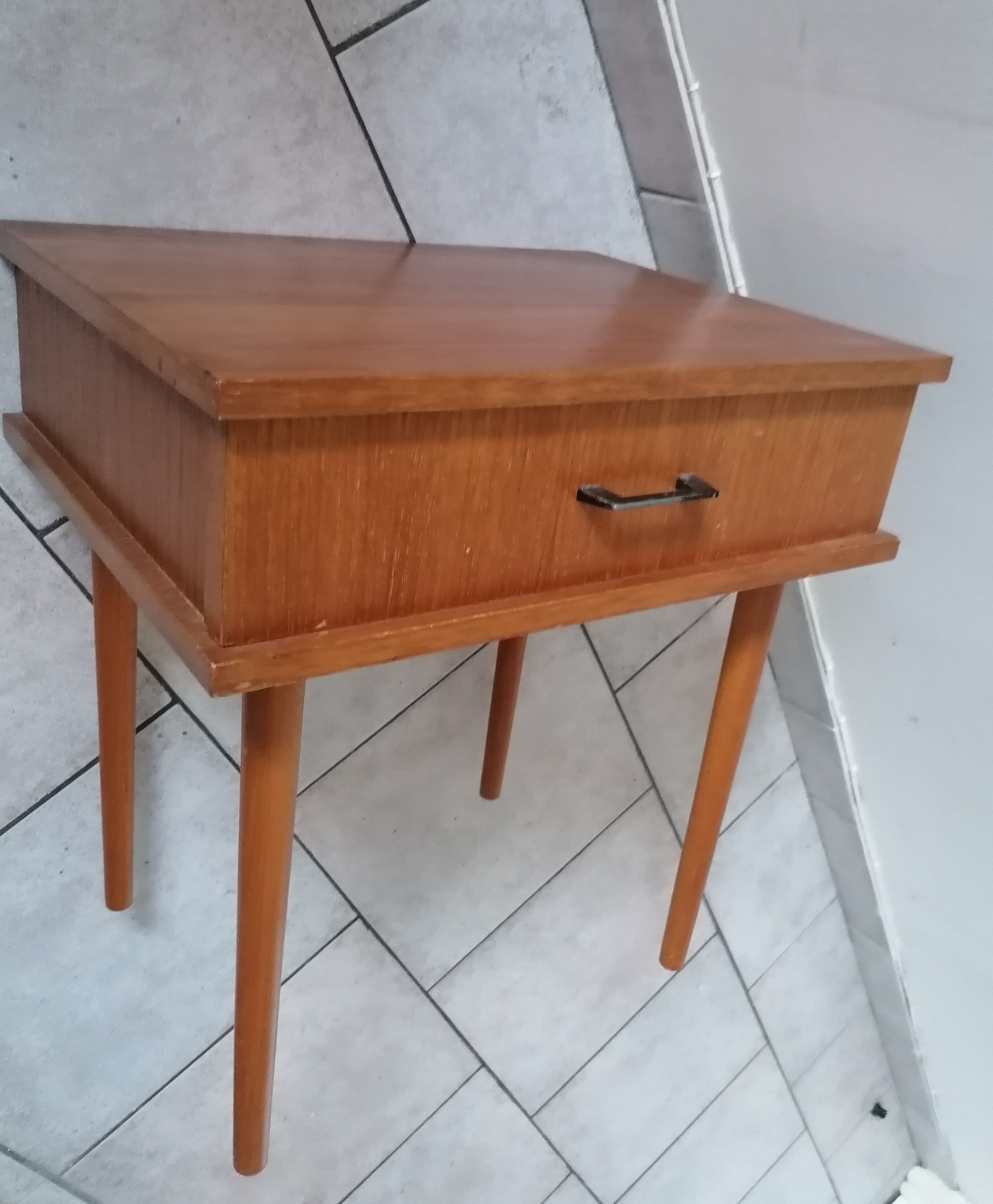 "Brissac" model bedside table veneer teak feet vintage spindles 50 60