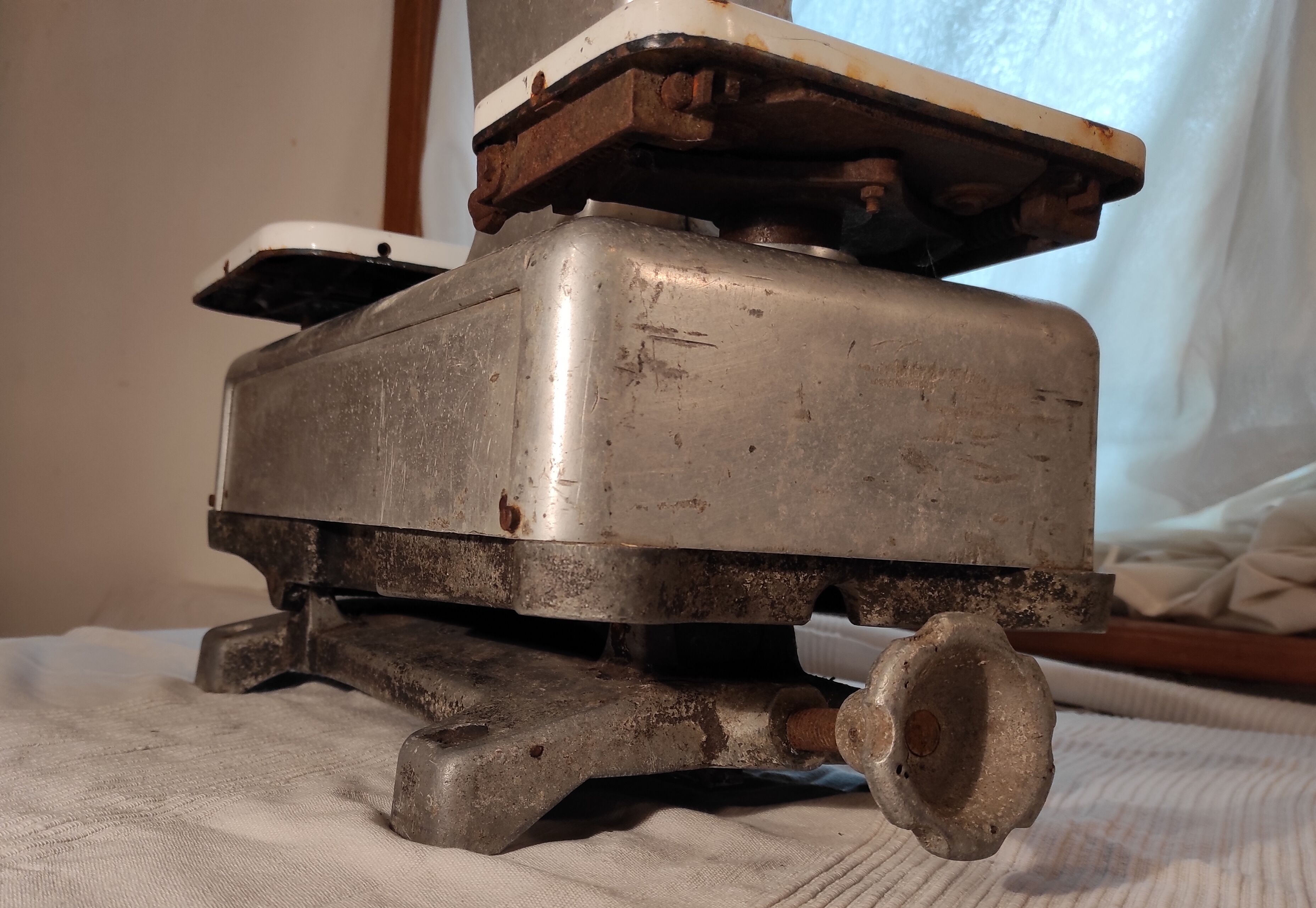 Old scale 1960 in aluminum